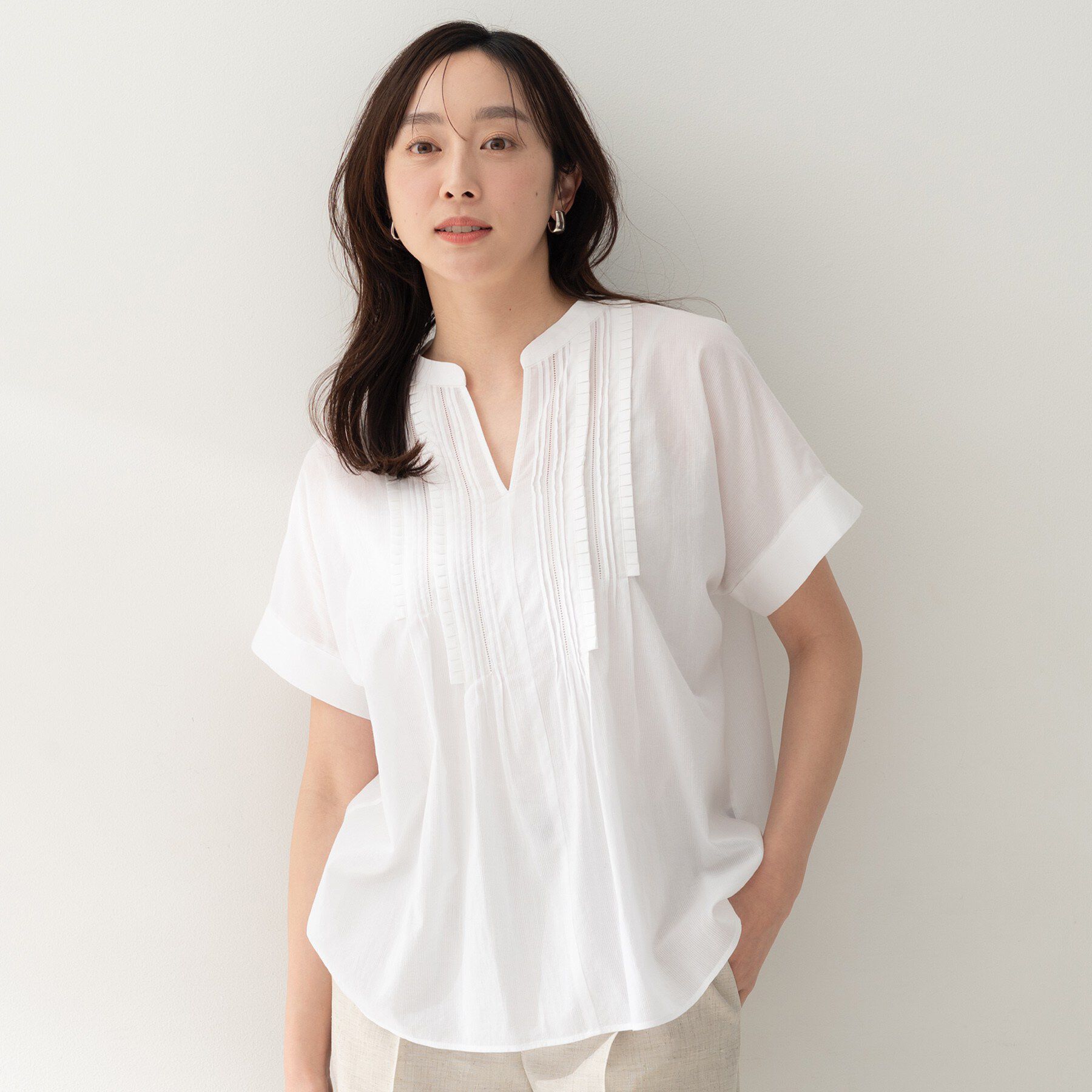 UNTITLED「モダンクラフトブラウス」|シャツ・ブラウス|ホワイト(001)