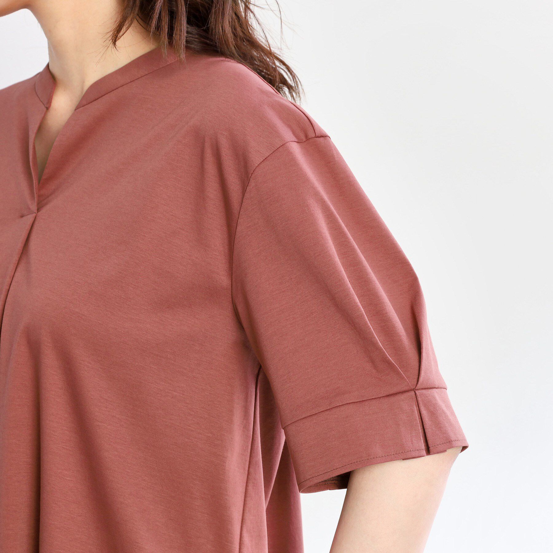 Reflect「【すっきり見え！長め丈／マシンウォッシュ可】スキッパーネックジャージトップス」|Tシャツ・カットソー|