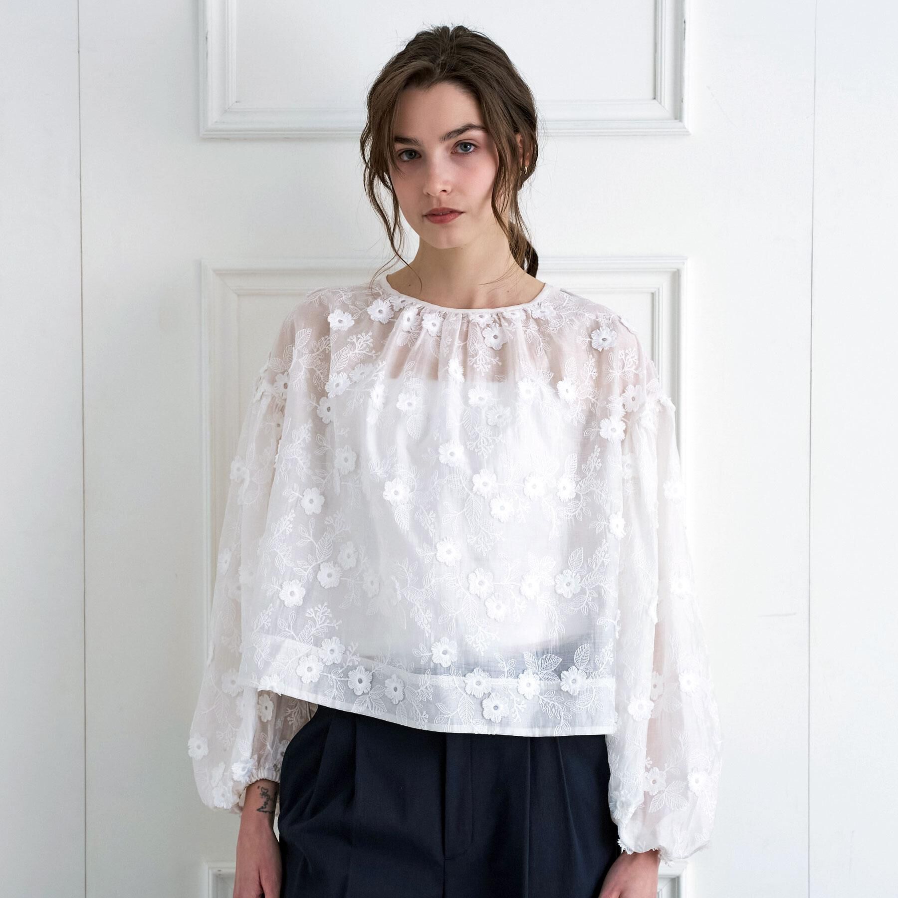 DRESSTERIOR「【着映え/ウォッシャブル】フラワーエンブロイダリーボリュームブラウス」|シャツ・ブラウス|