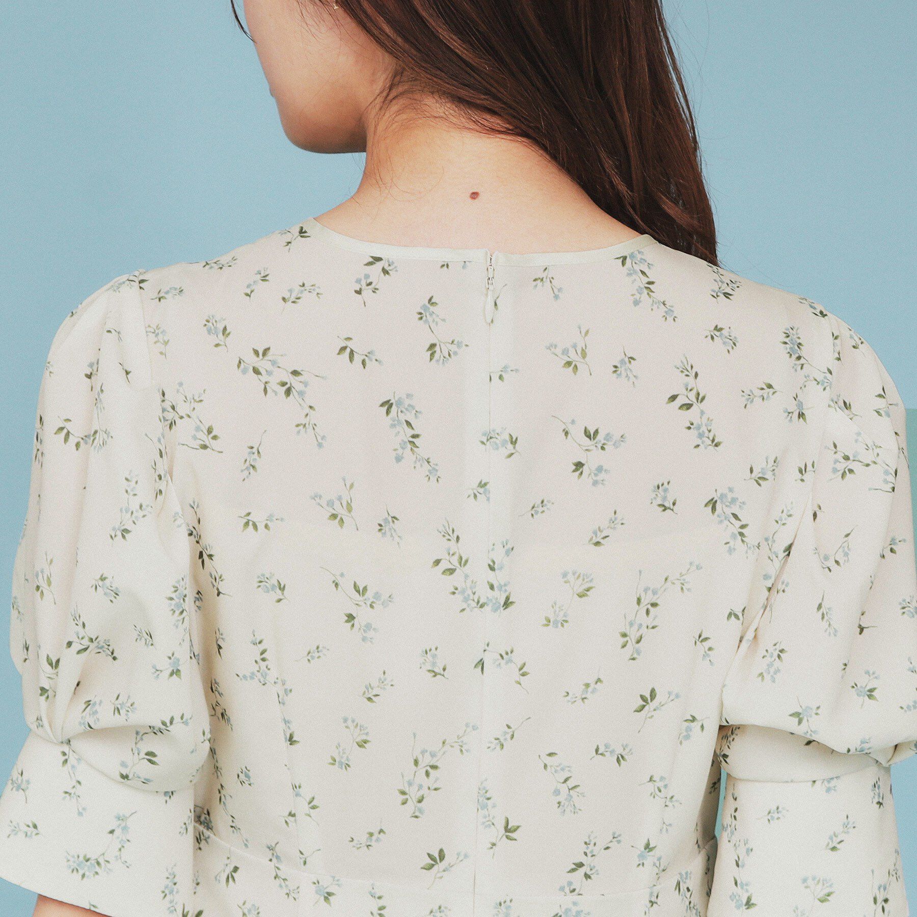 index「フラワーVネックフレアワンピース【洗濯機洗い可/イージーアイロン】」|ワンピース|