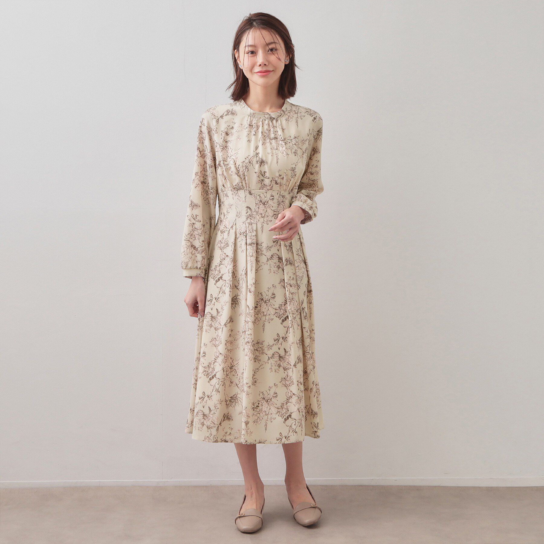 index「フラワーハイネックタックワンピース【洗濯機OK/イージーアイロン/防シワ】」|ワンピース|