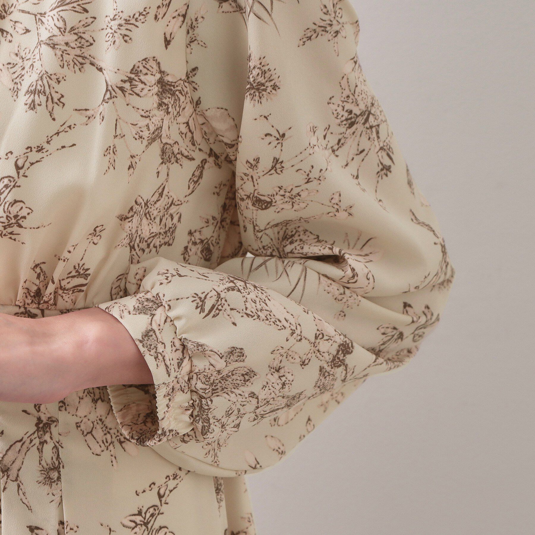 index「フラワーハイネックタックワンピース【洗濯機OK/イージーアイロン/防シワ】」|ワンピース|