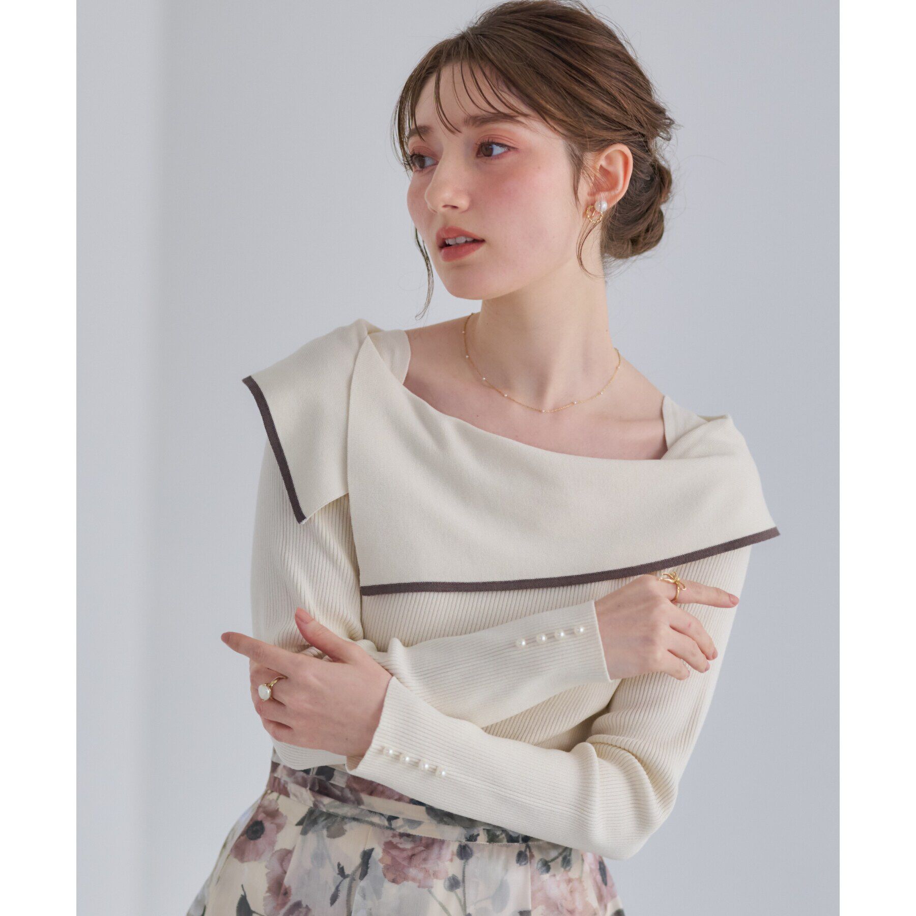 Couture broach「【華奢見え・フェミニン】変形カラーリブニット」|ニット・セーター|アイボリー(004)