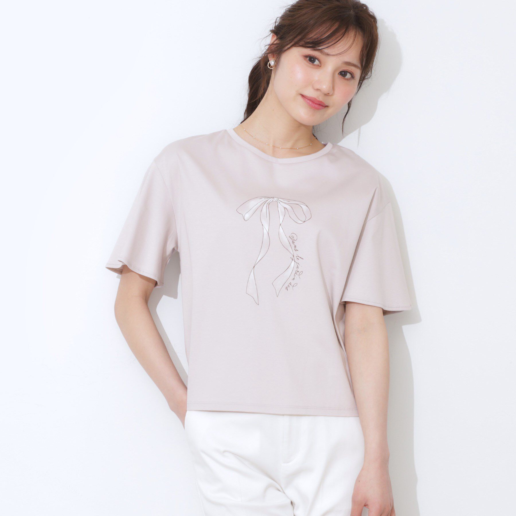 Couture broach「【マシンウォッシャブル・接触冷感・UV機能】60リボンロゴプリント フレアーT」|Tシャツ・カットソー|