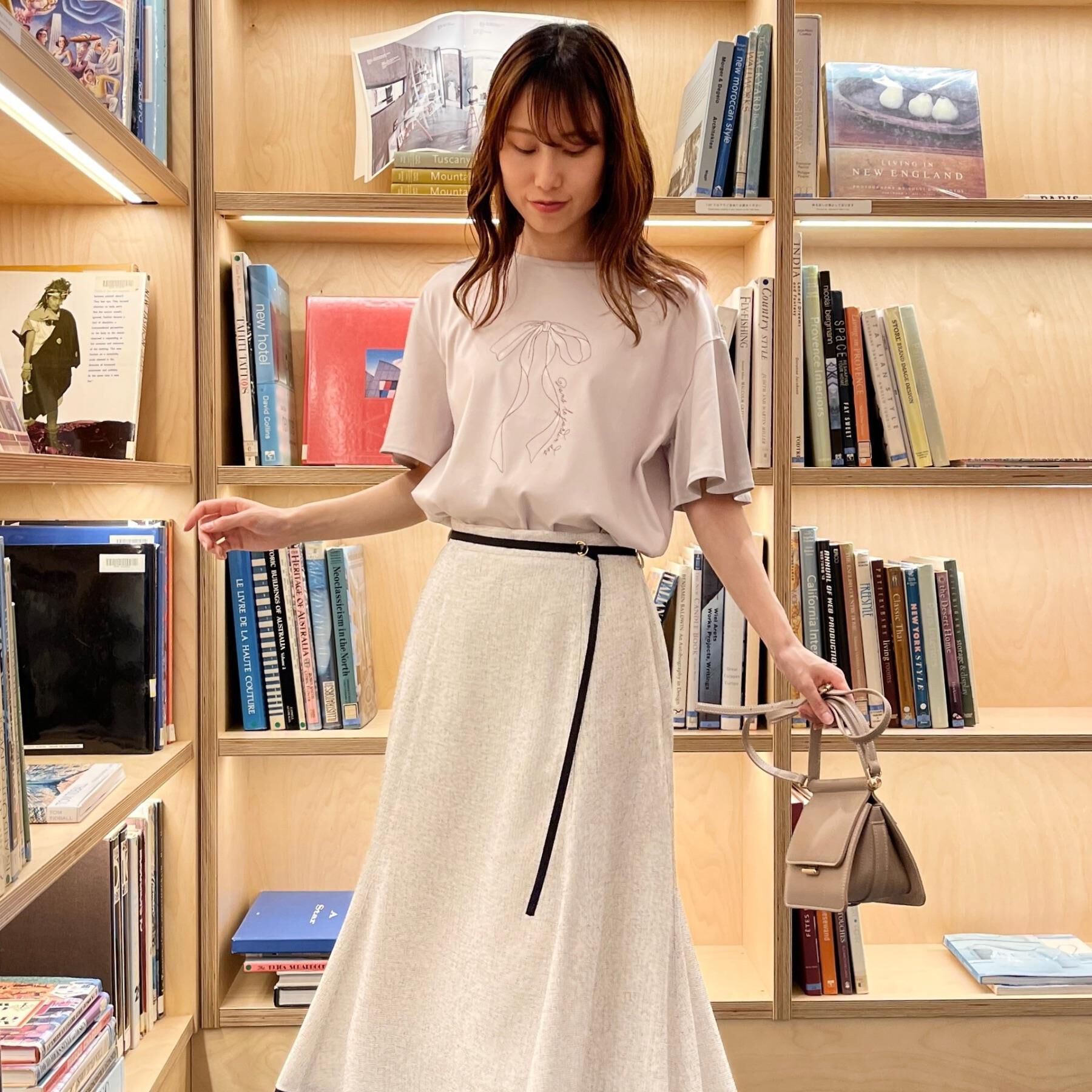 Couture broach「【マシンウォッシャブル・接触冷感・UV機能】60リボンロゴプリント フレアーT」|Tシャツ・カットソー|