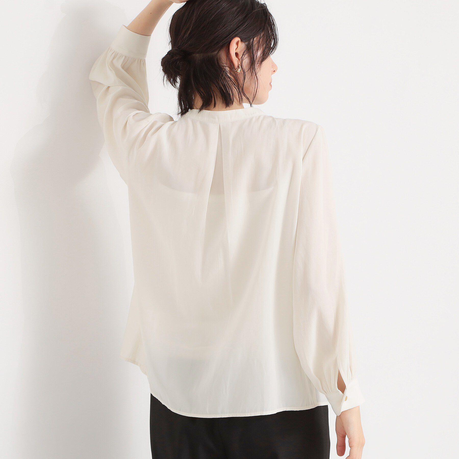 THE SHOP TK「【通勤スタイルに】ヴィンテージサテンギャザーブラウス」|シャツ・ブラウス|