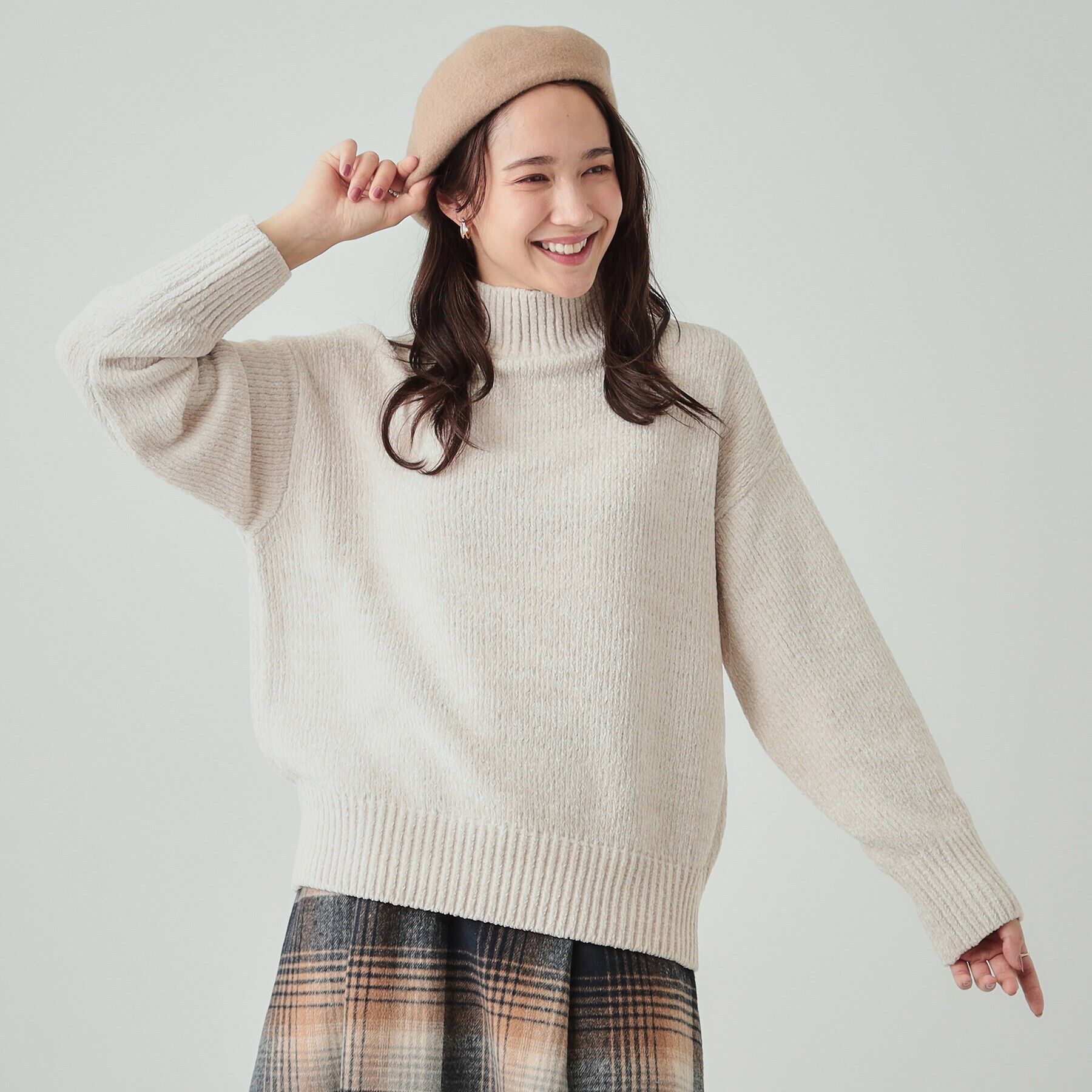 SHOO･LA･RUE「肌触り柔らか ベロアモール モックネックニット」|ニット・セーター|オフホワイト(003