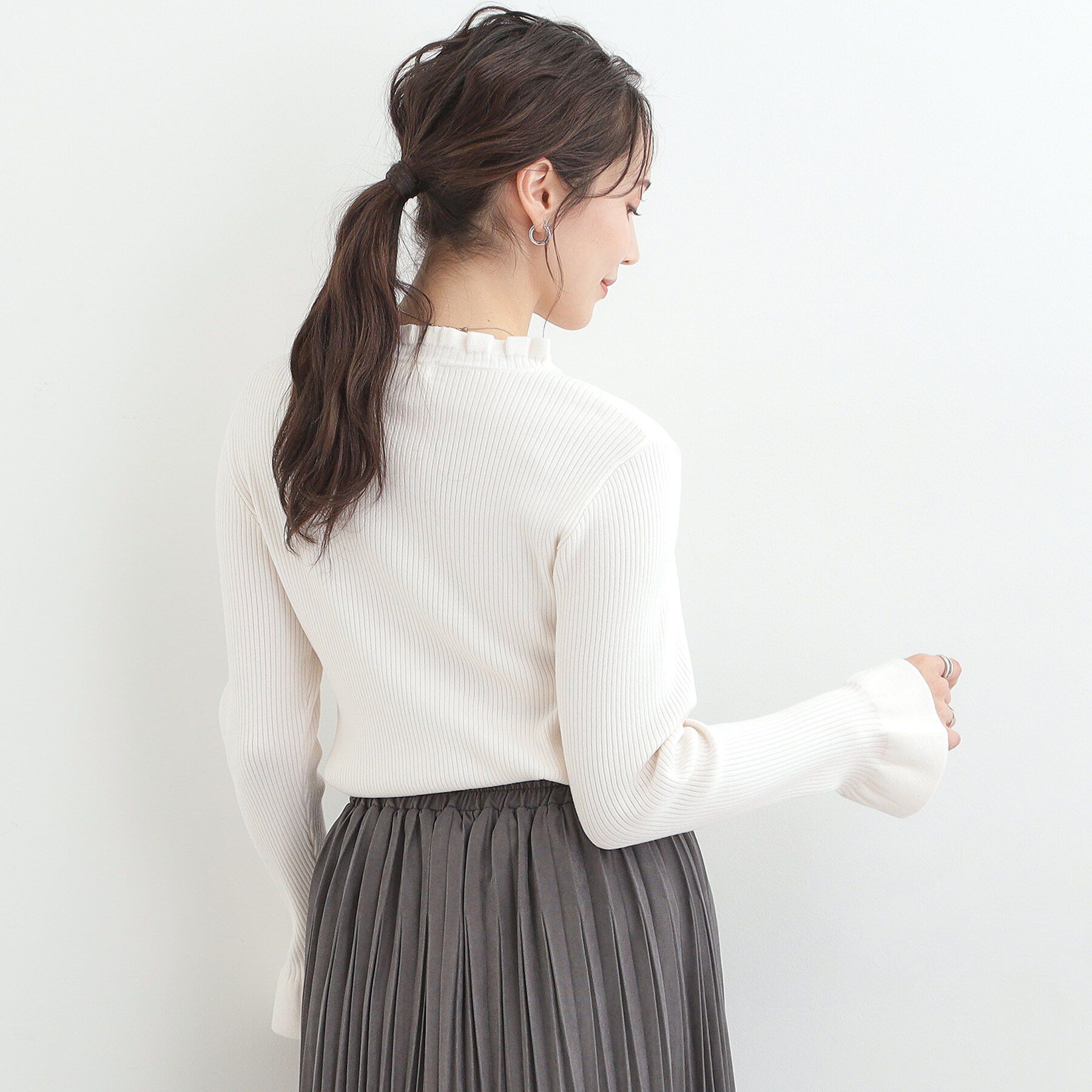 SHOO･LA･RUE「【洗濯機可/S-LL】メリハリフリルですっきり見える やわらかリブニット」|ニット・セーター|