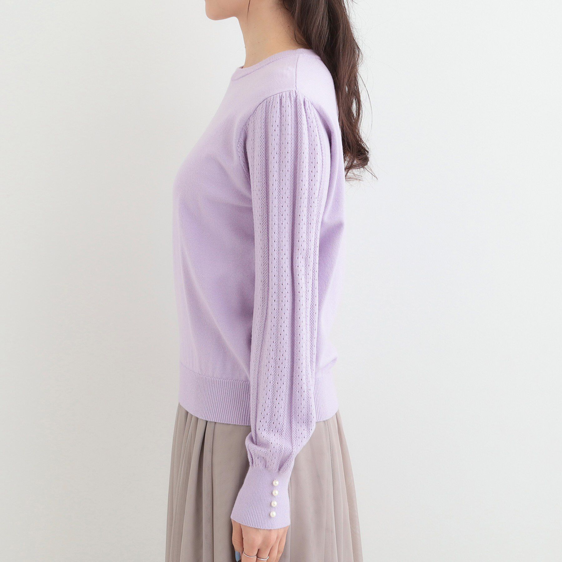 SHOO･LA･RUE「【洗濯機可/S-LL】手元美しく パールボタン&お袖編み柄切り替えニット」|ニット・セーター|