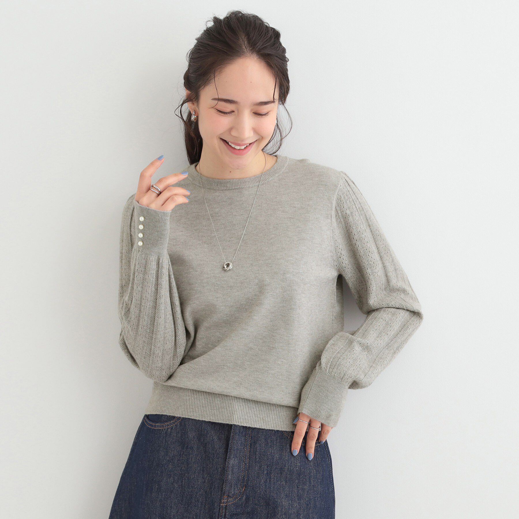 SHOO･LA･RUE「【洗濯機可/S-LL】手元美しく パールボタン&お袖編み柄切り替えニット」|ニット・セーター|