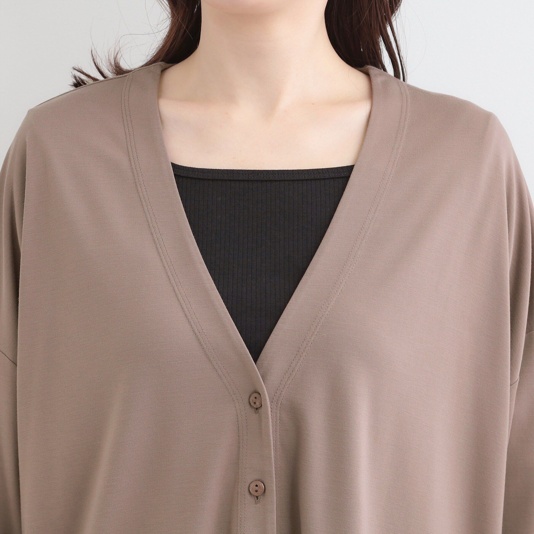 SHOO･LA･RUE「【S-LL/UV】手の甲まで隠れる 指穴付き とろみVネックカーディガン」|カーディガン|