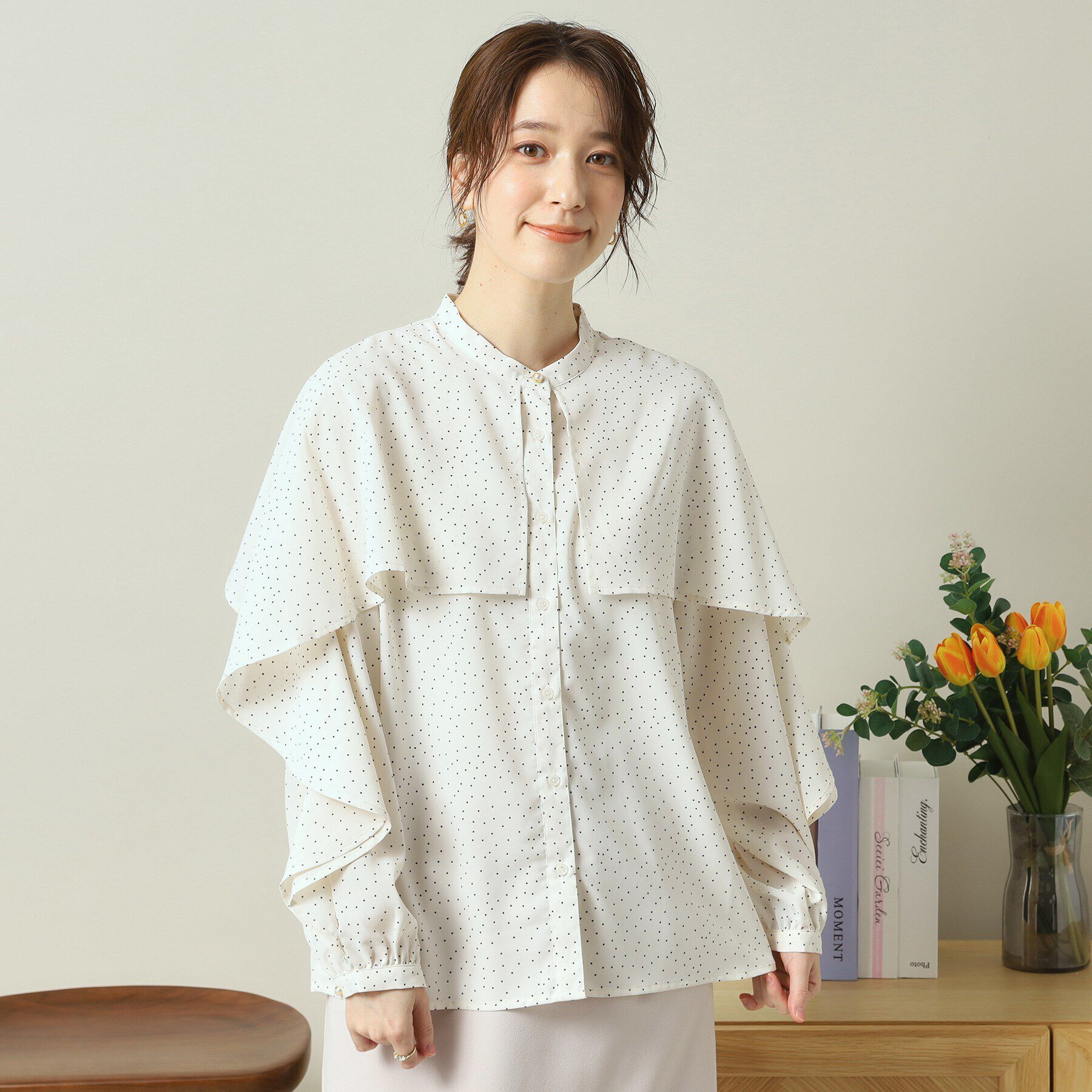 ITS&rsquo;DEMO「【手洗い可】ケープフリルドットブラウス」|シャツ・ブラウス|