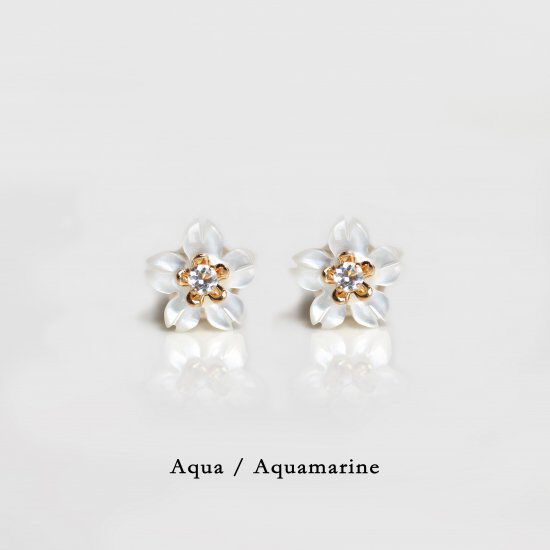  「シェル / カラーストーン サクラ フラワー ピアス | K18」|ピアス|3月 アクアマリン