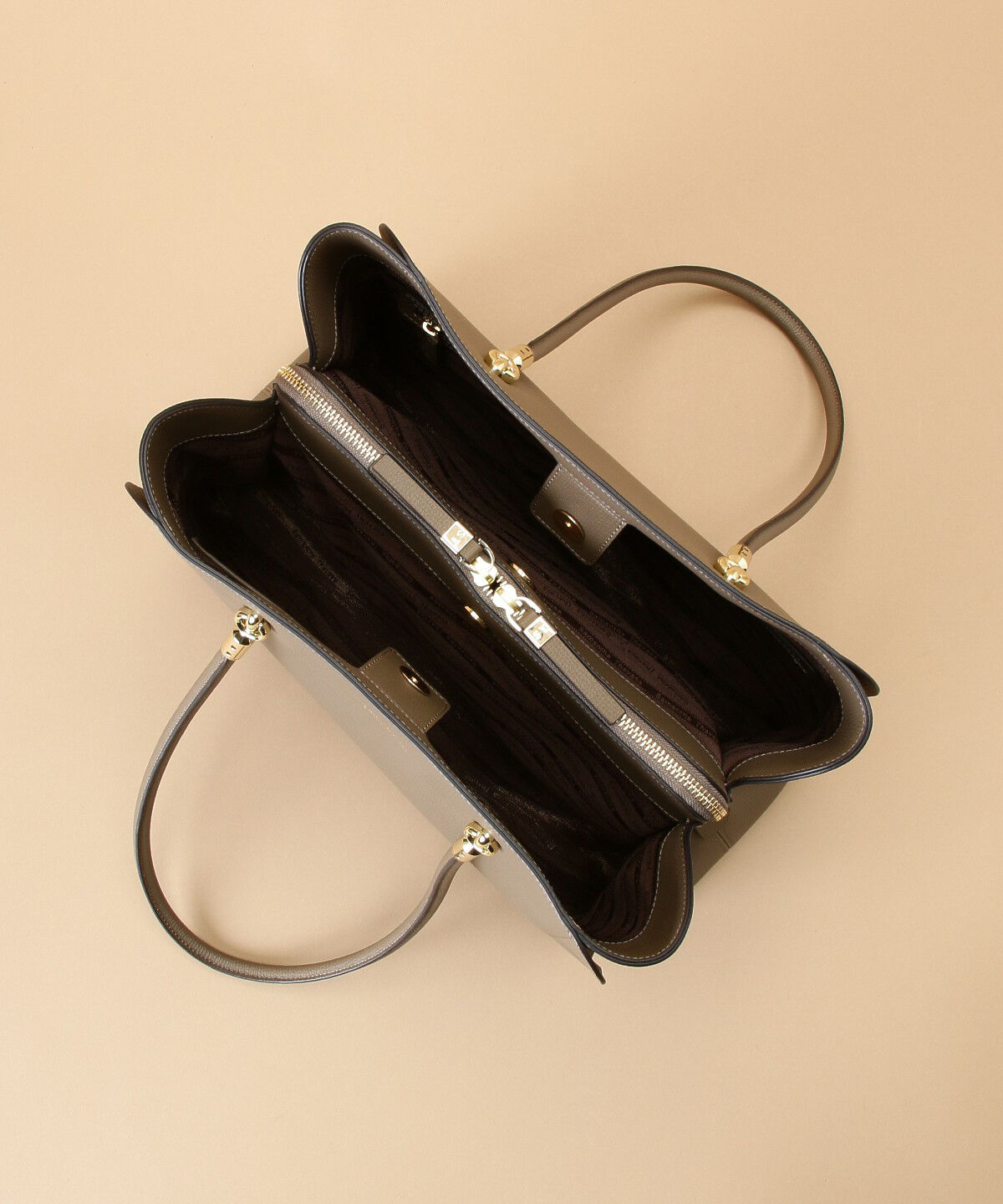 Samantha Thavasa「アベクトワ レザースクエアトートバッグ 大サイズ」|トートバッグ|