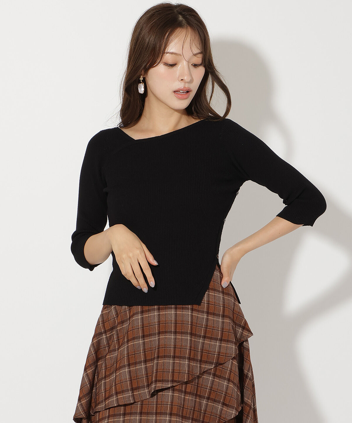 アンドクチュール「アシメVネック7分袖プルオーバー」|ニット・セーター|