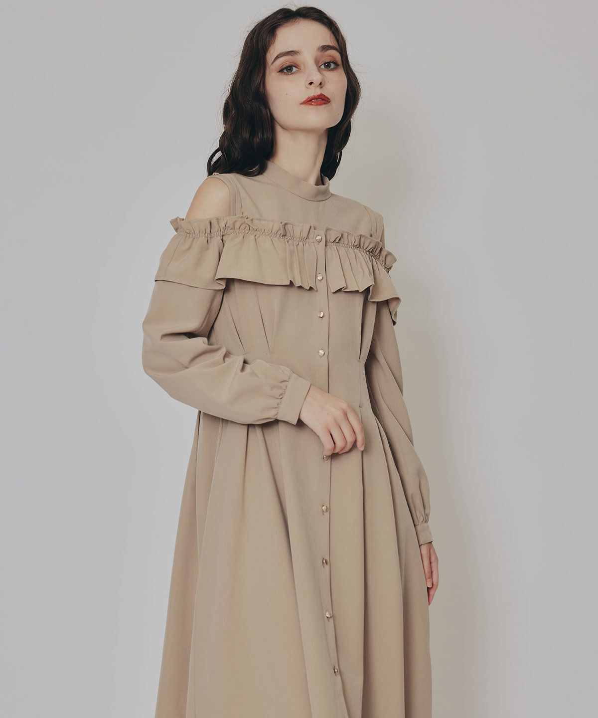REDYAZEL「オープンショルダーフリルワンピース」|ワンピース|ベージュ