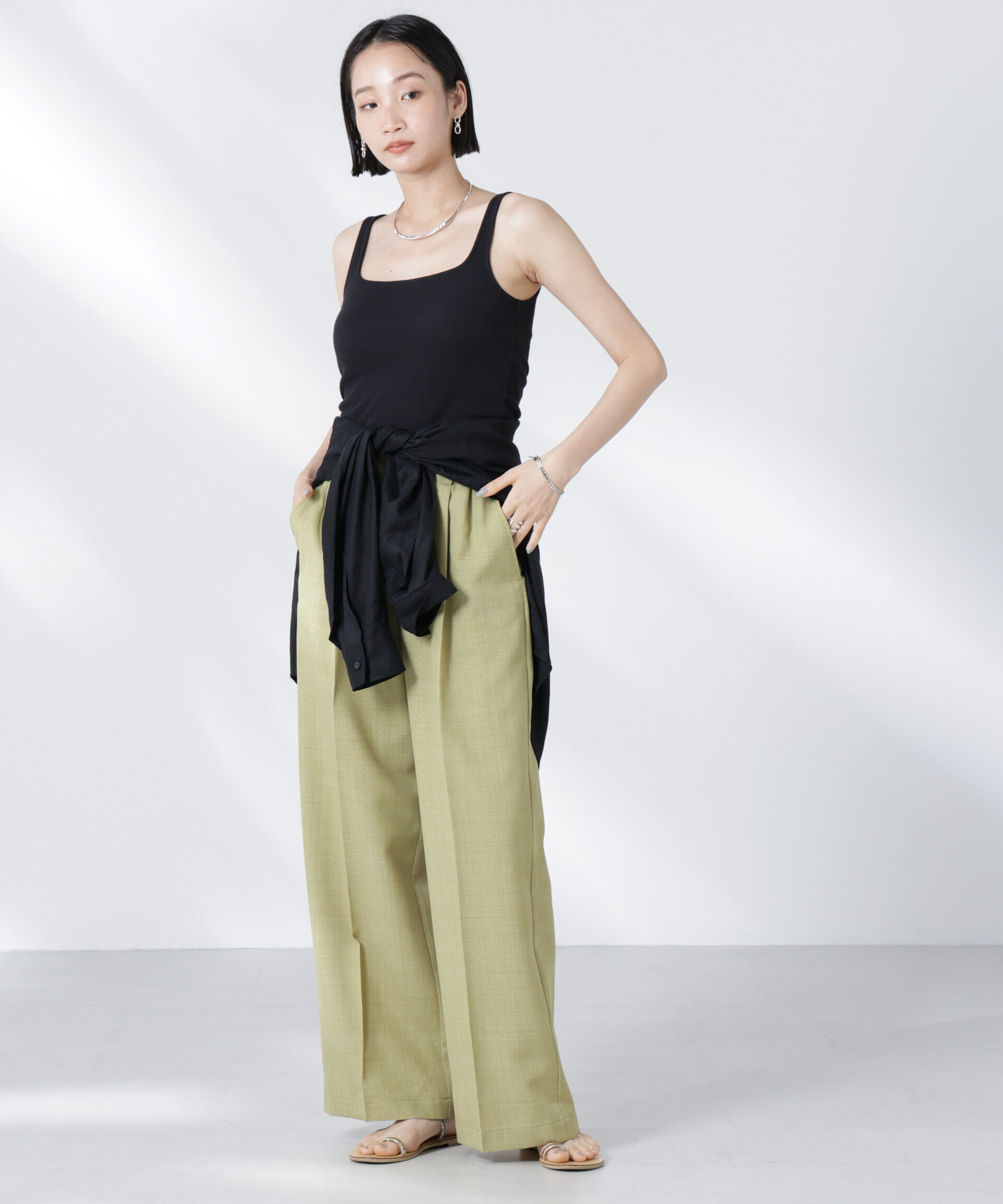 nano･universe「タックイージーセンタープレスストレートパンツ」|チノ|