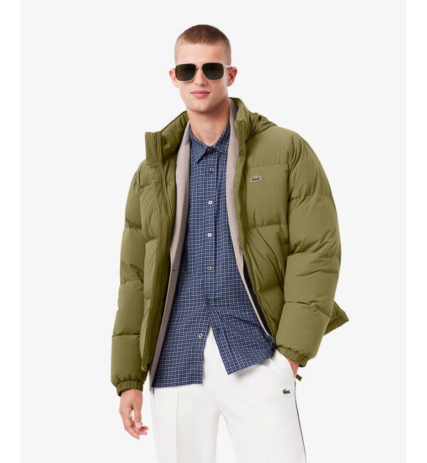 LACOSTE「撥水 防風 テクニカルファブリック ボリュームダウンフーデッドジャケット」|ダウン|オリーブ
