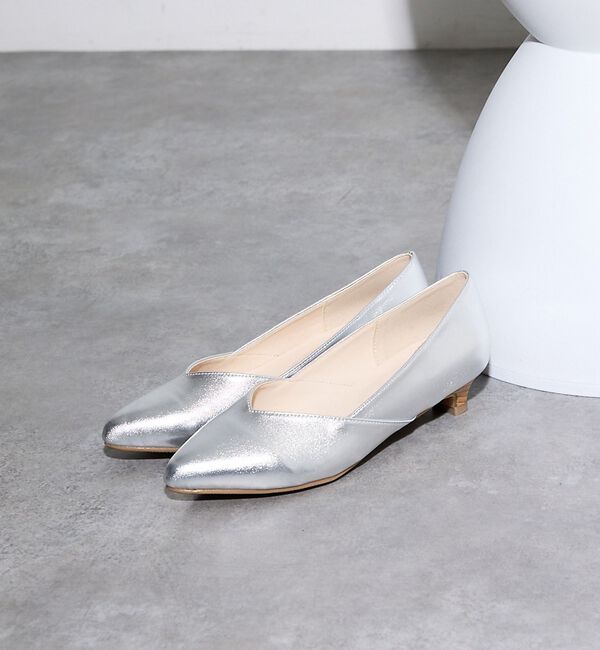 AU BANNISTER「【販売店舗限定】Vカットパンプス」|パンプス|シルバー