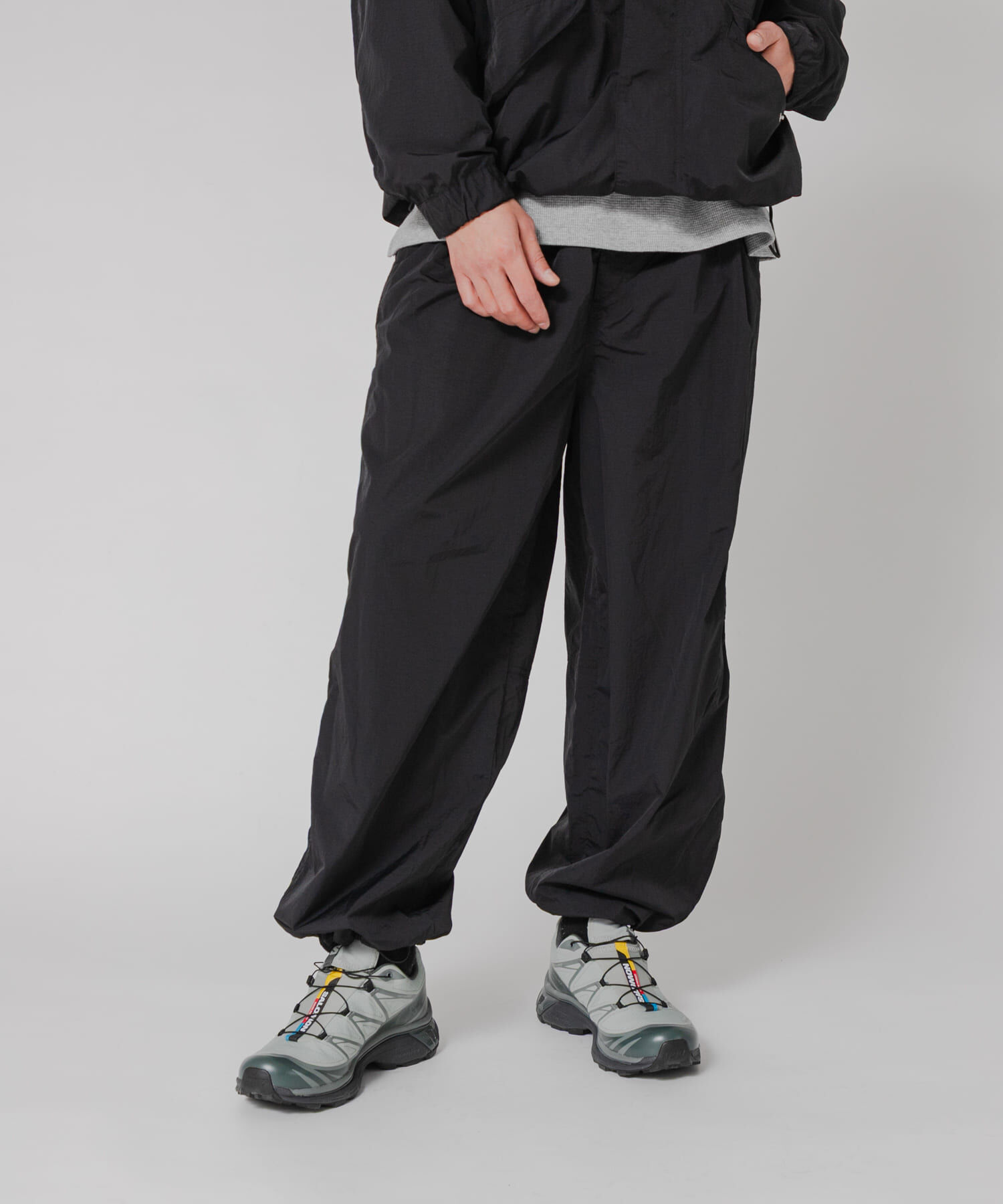 URBAN RESEARCH「NYLON WIDE EASY PANTS」|その他|ブラック