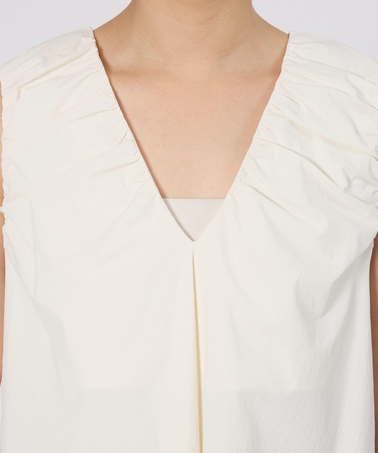 BABYLONE「【多機能素材】撥水Vネックギャザーブラウス」|シャツ・ブラウス|