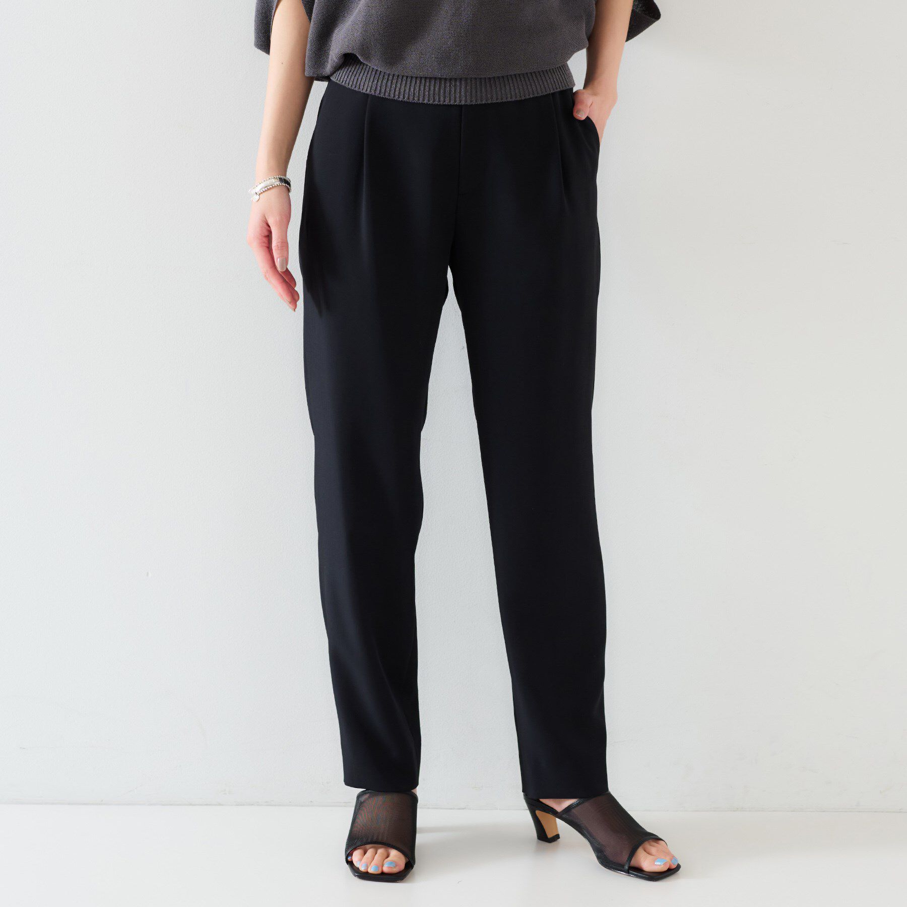 UNTITLED「【オンオフ/ストレッチ】ツイルテーパードパンツ」|その他|ブラック(019)