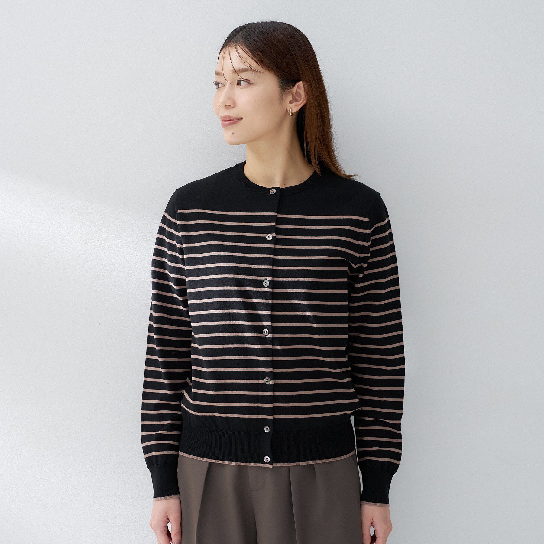 UNTITLED「コットンクルーネックカーディガン」|カーディガン|