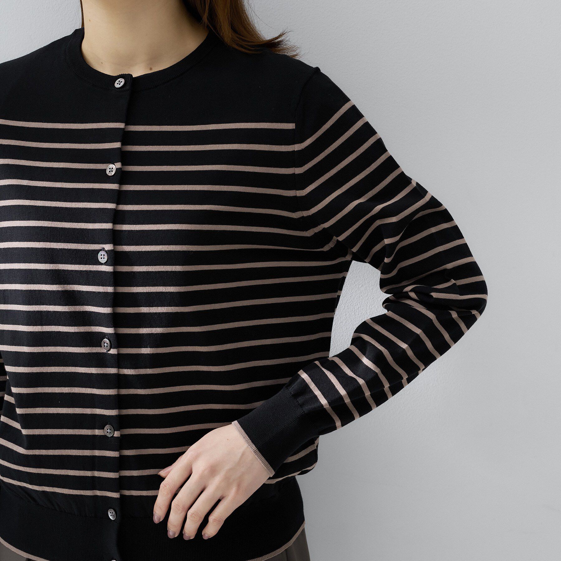 UNTITLED「コットンクルーネックカーディガン」|カーディガン|