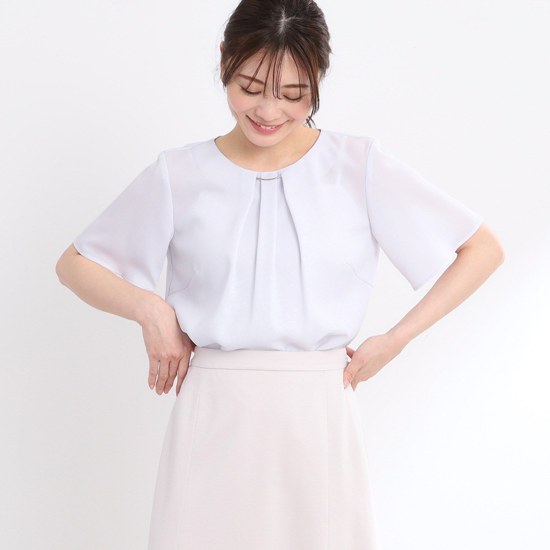 Reflect「【洗える】タックディティールブラウス」|シャツ・ブラウス|ライトグレー(011