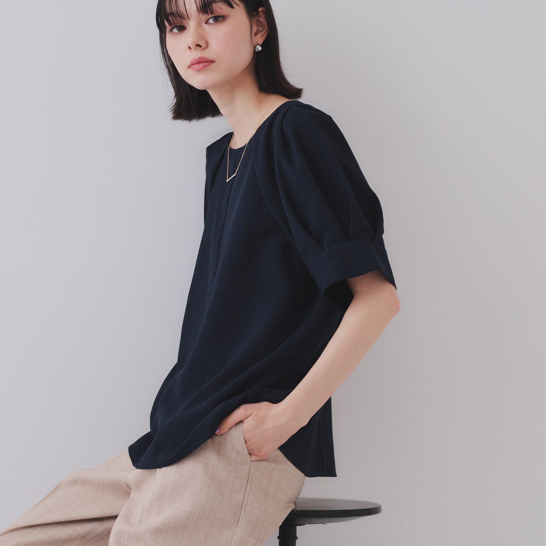 OPAQUE.CLIP「タックボリュームスリーブブラウス【洗濯機洗い可】」|シャツ・ブラウス|ネイビー(094)