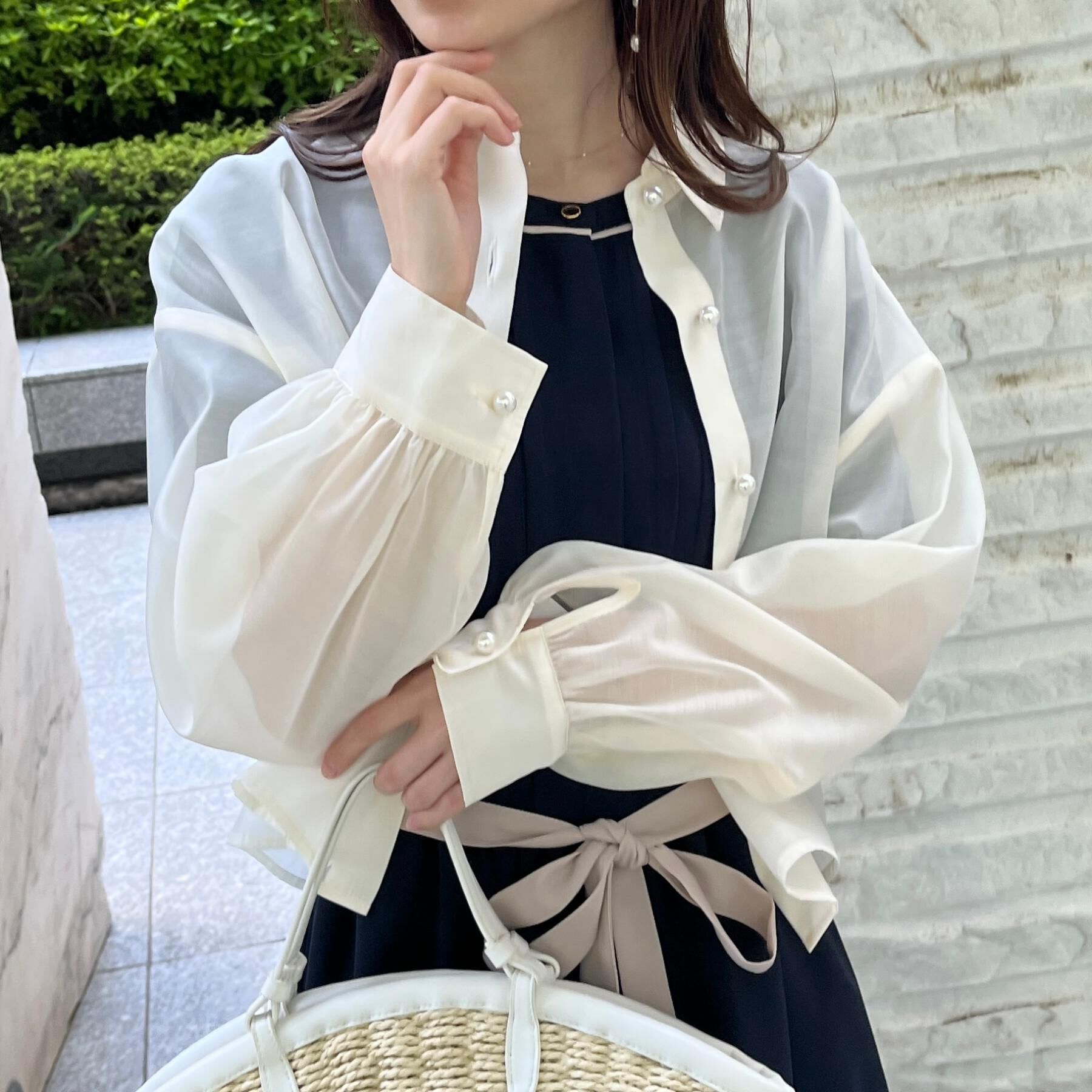 Couture broach「【洗える・オシャレな透け感】パール調ボタンシアーシャツ」|シャツ・ブラウス|