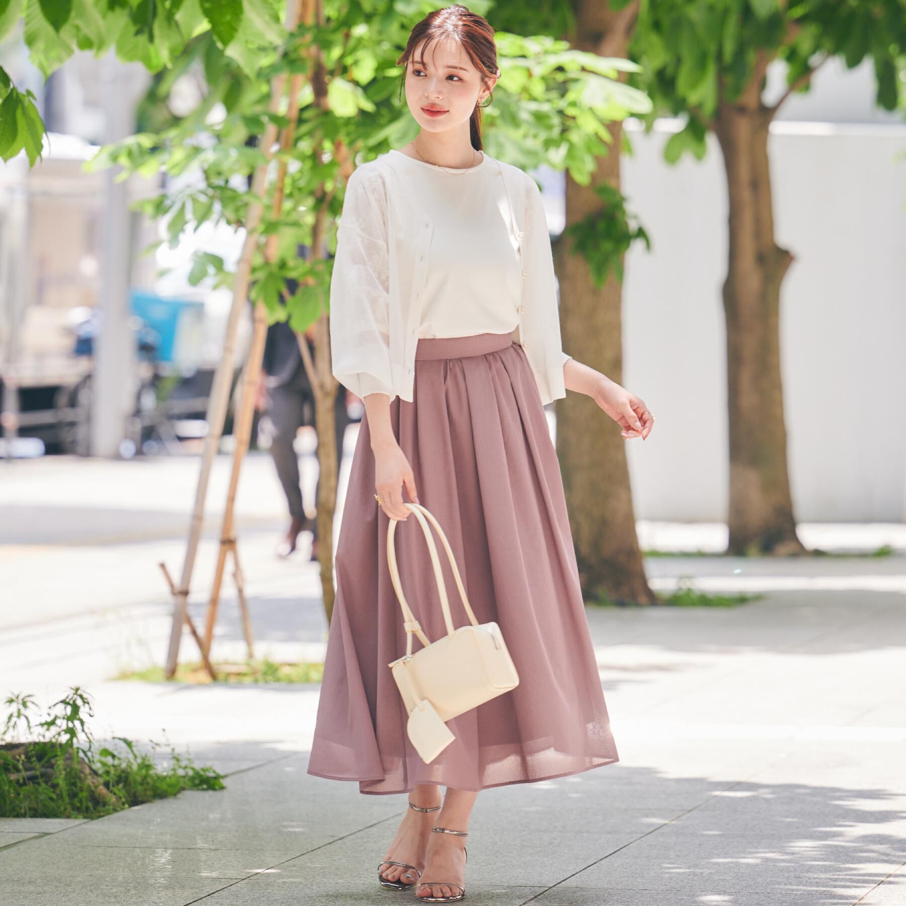 Couture broach「【上品な透け感・通勤】ダブルパール調釦シアーカーディガン」|カーディガン|