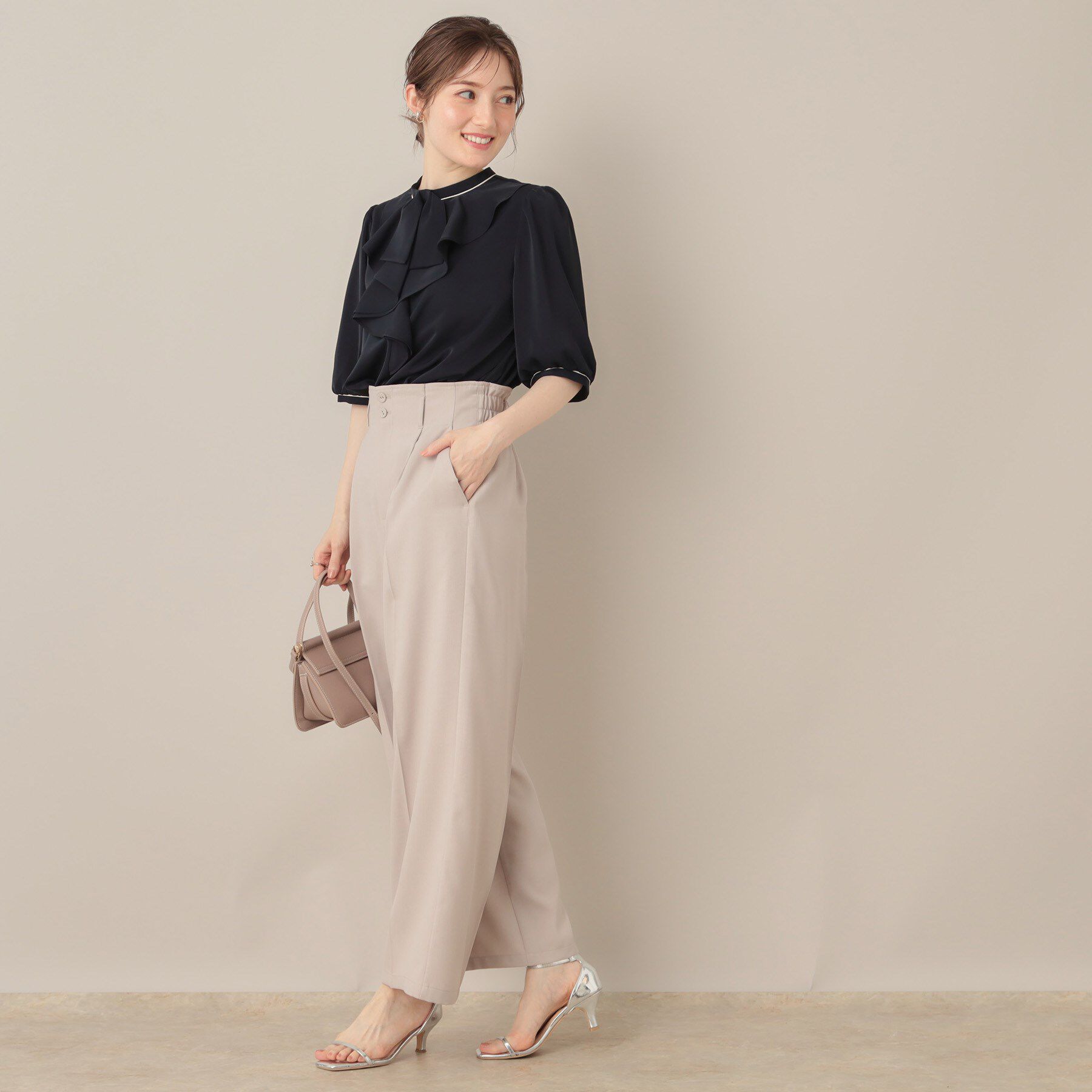 Couture broach「【華やか・5分袖・通勤】配色フリルタイブラウス」|シャツ・ブラウス|