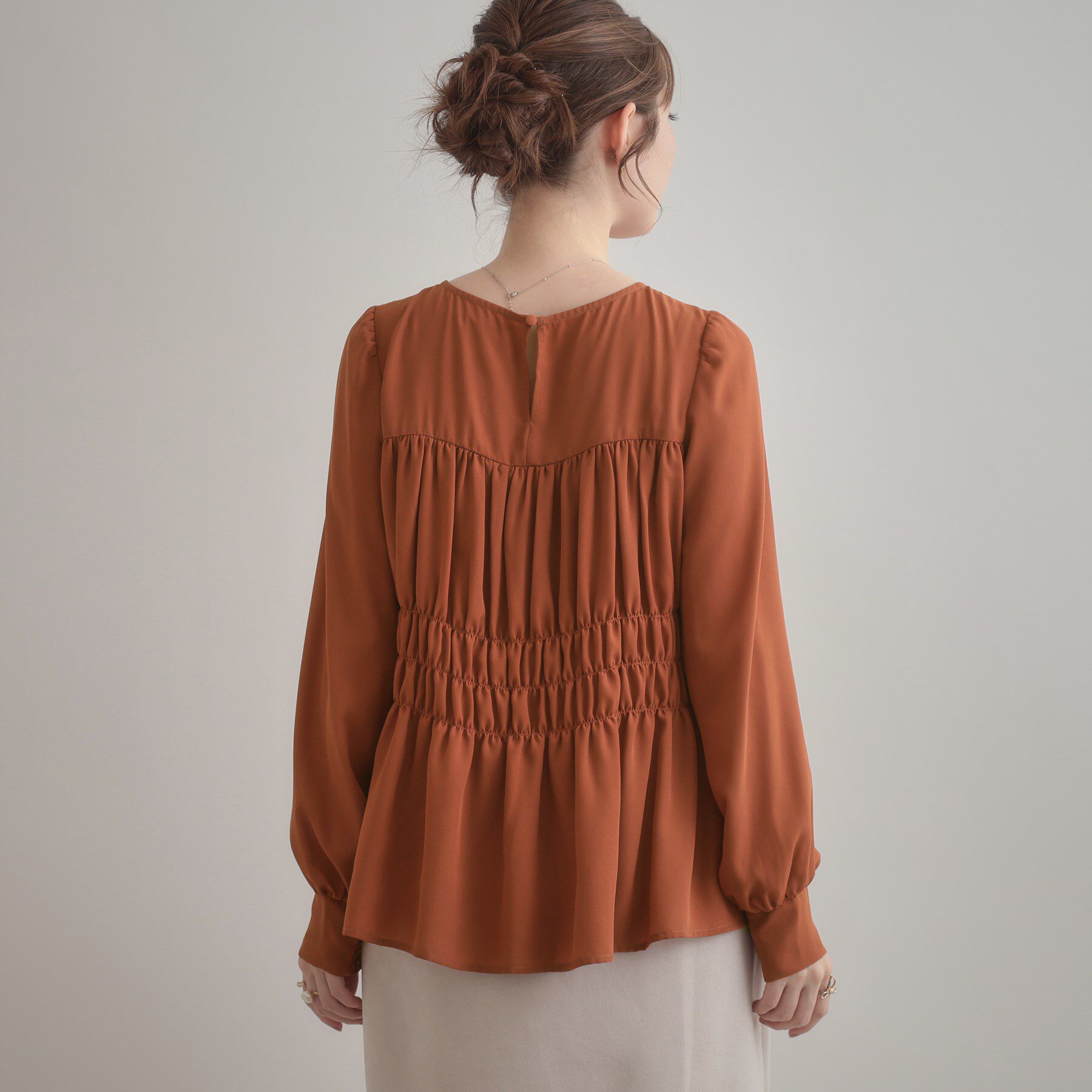 Couture broach「【マシンウォッシャブル・きれいめ・通勤】シャーリングチュニックブラウス」|シャツ・ブラウス|