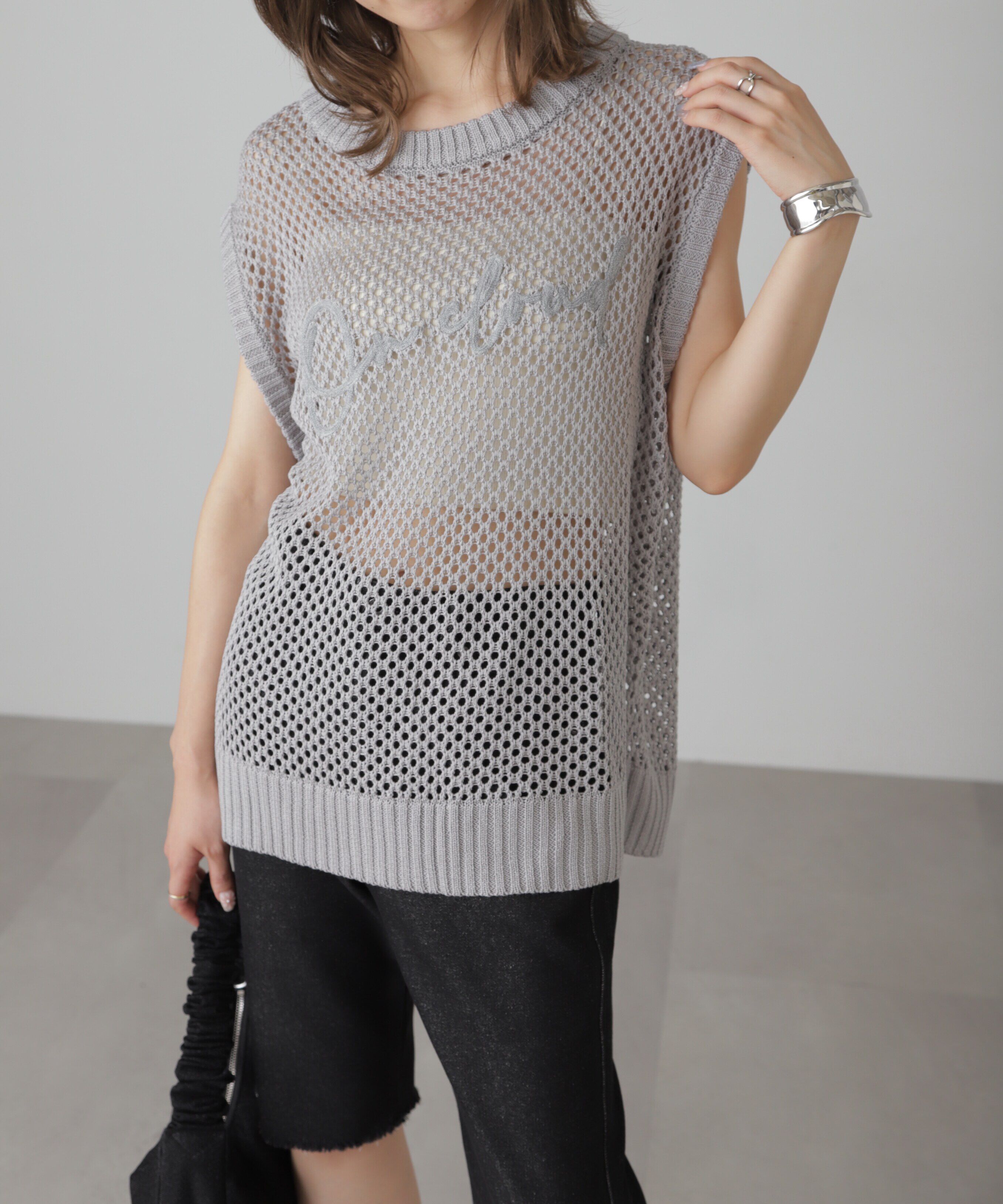  「メッシュロゴニットベスト」|ニット・セーター|