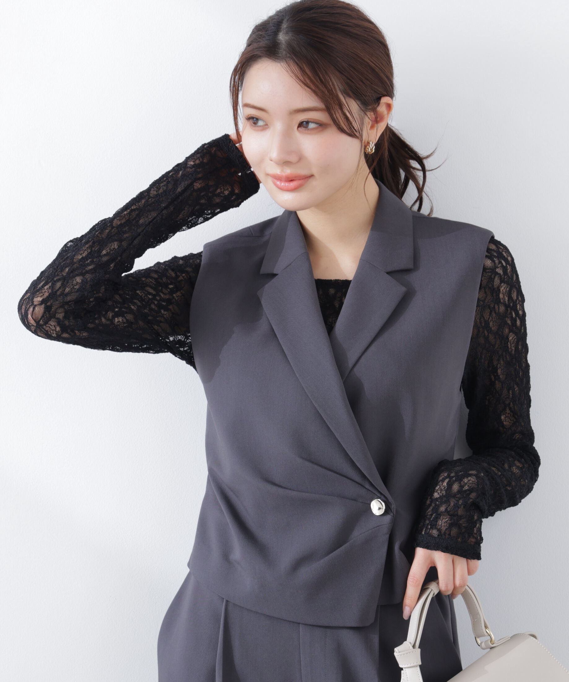 PROPORTION BODY DRESSING「タックアシメジレ　26SS」|ブルゾン・スタジャン|