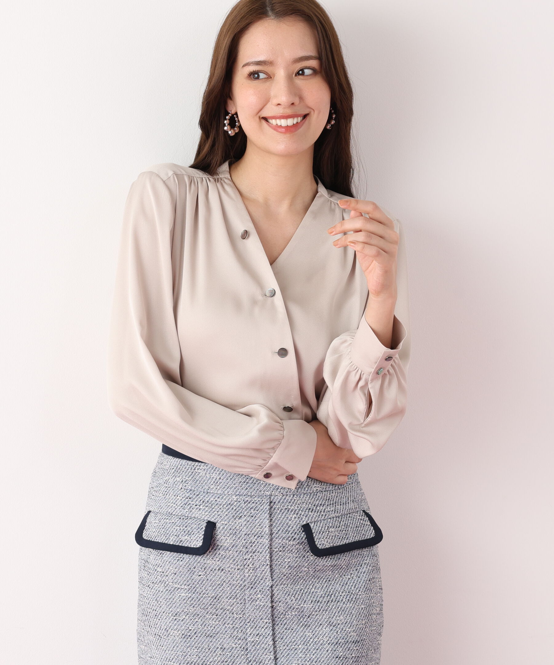  「Ｖネックボタンブラウス」|シャツ・ブラウス|