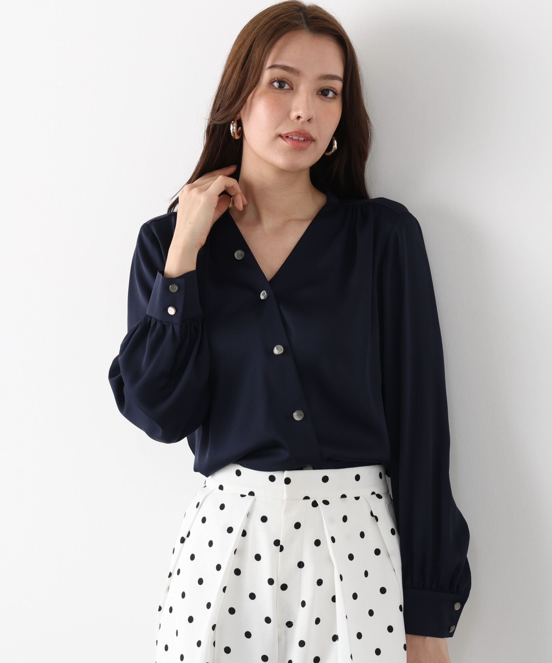  「Ｖネックボタンブラウス」|シャツ・ブラウス|ネイビー