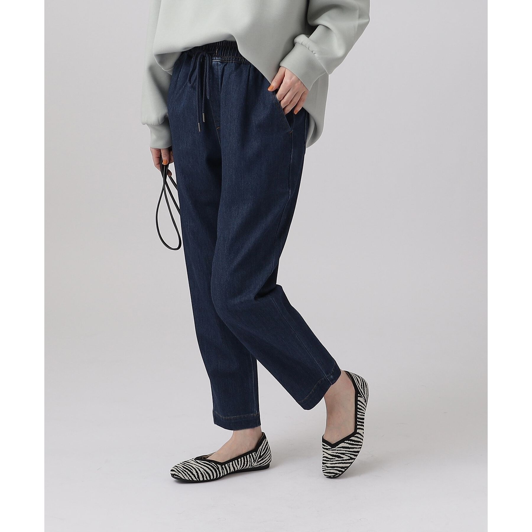 SHOO･LA･RUE「【SS-3L/洗える/美脚シルエット】ボトム選びが難しい方の救世主 デニムイージーテーパードパンツ」|デニム|ネイビー(094)