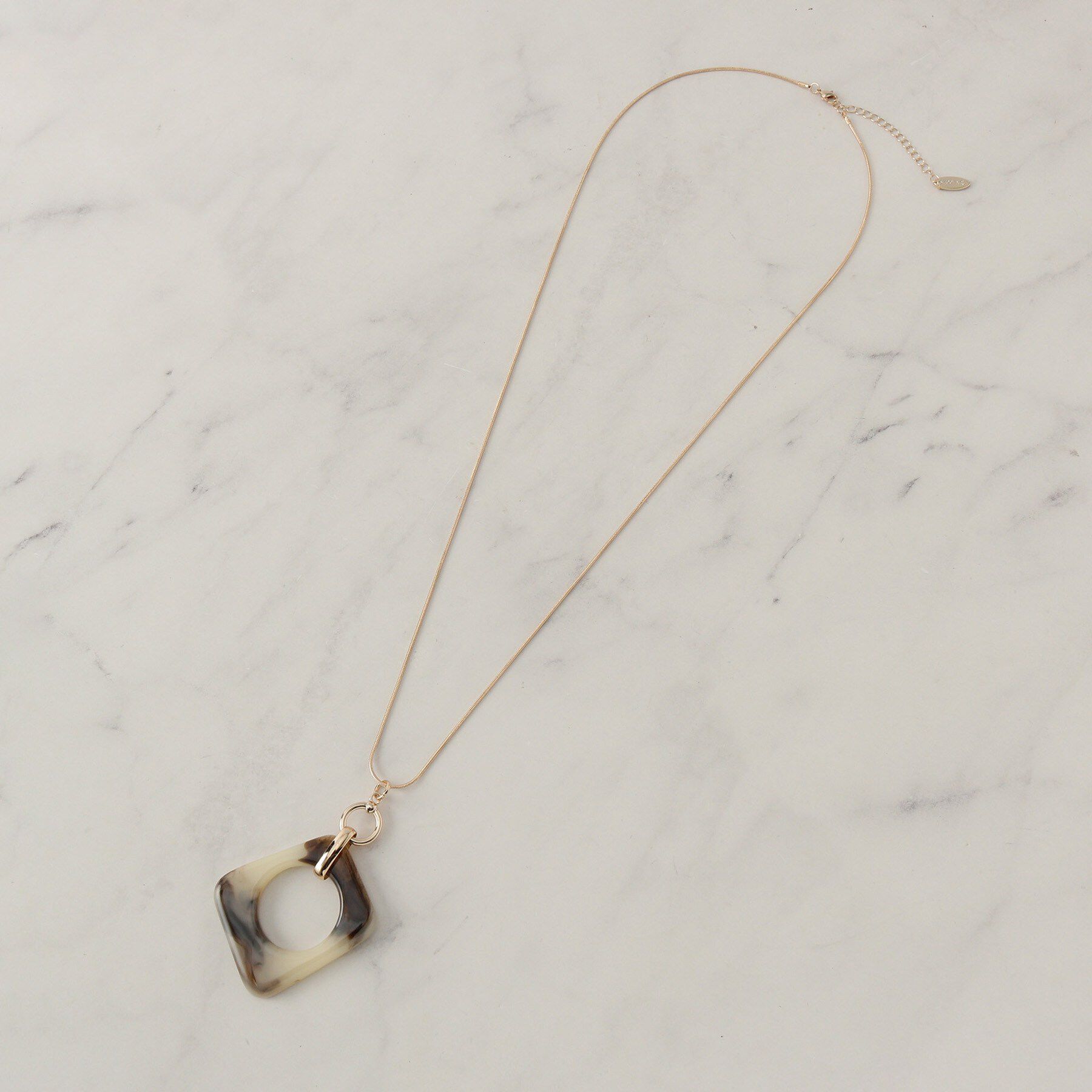 SHOO･LA･RUE「樹脂スクエアスネークネックレス」|ネックレス|