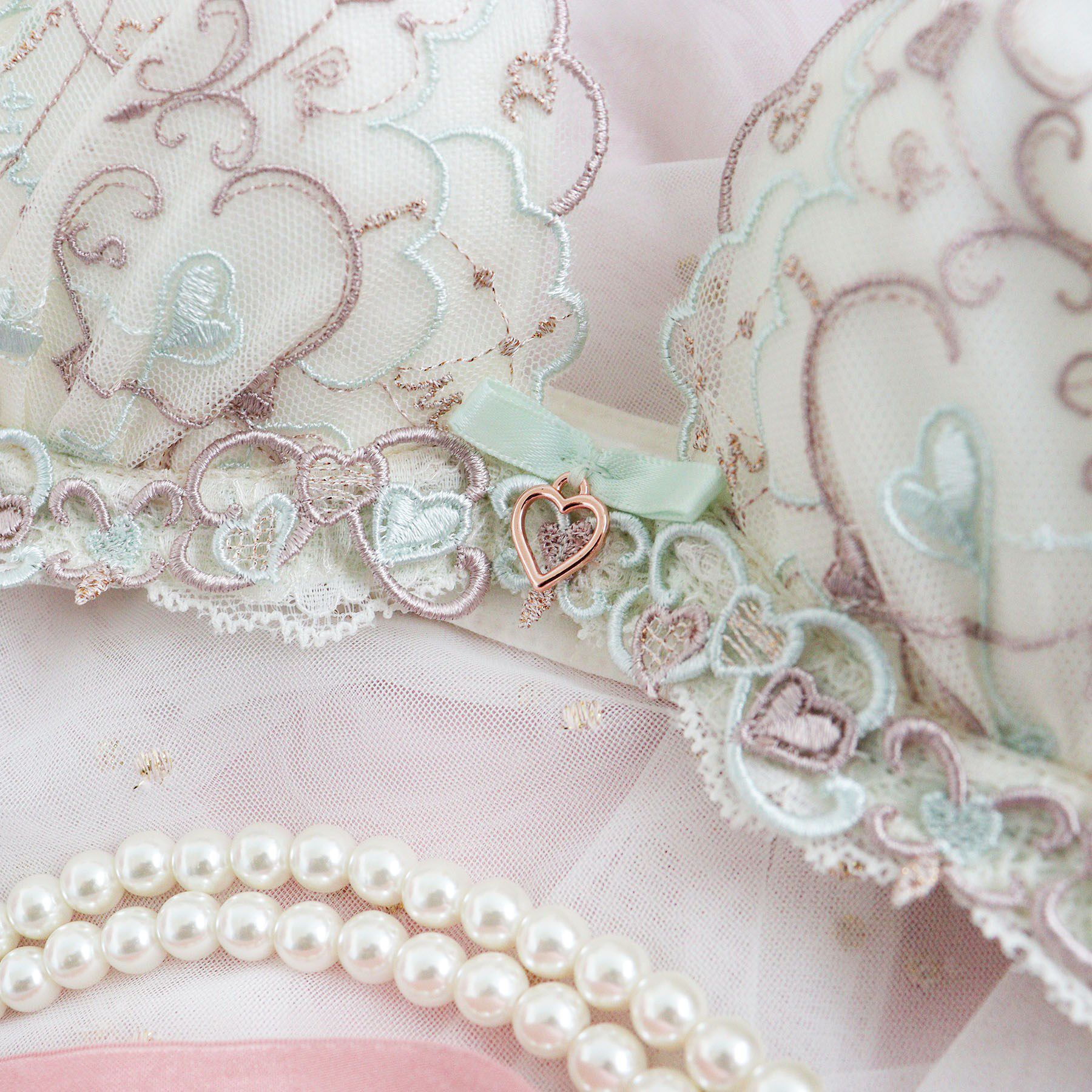 Risa Magli「ヘルティー ブラジャー (D-F) ＜リサマリミラクル谷間ブラ＞」|インナー|