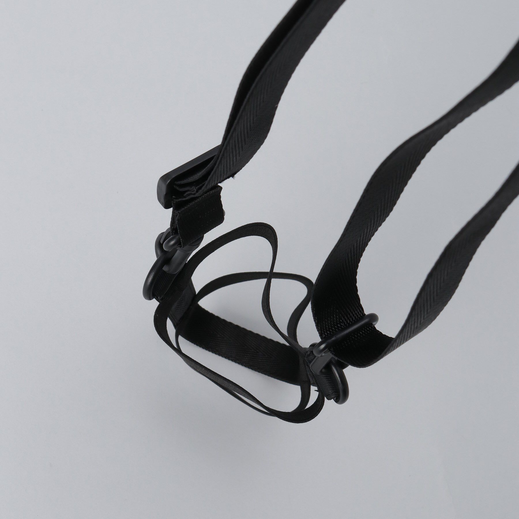 212 KITCHEN STORE「伸縮ボトルホルダー maneuver BK」|食器・キッチングッズ|