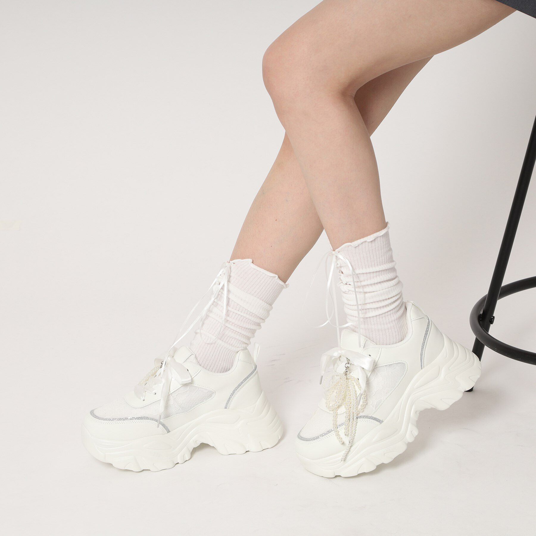 csT&P「厚底パール調付きレーススニーカー」|スニーカー|