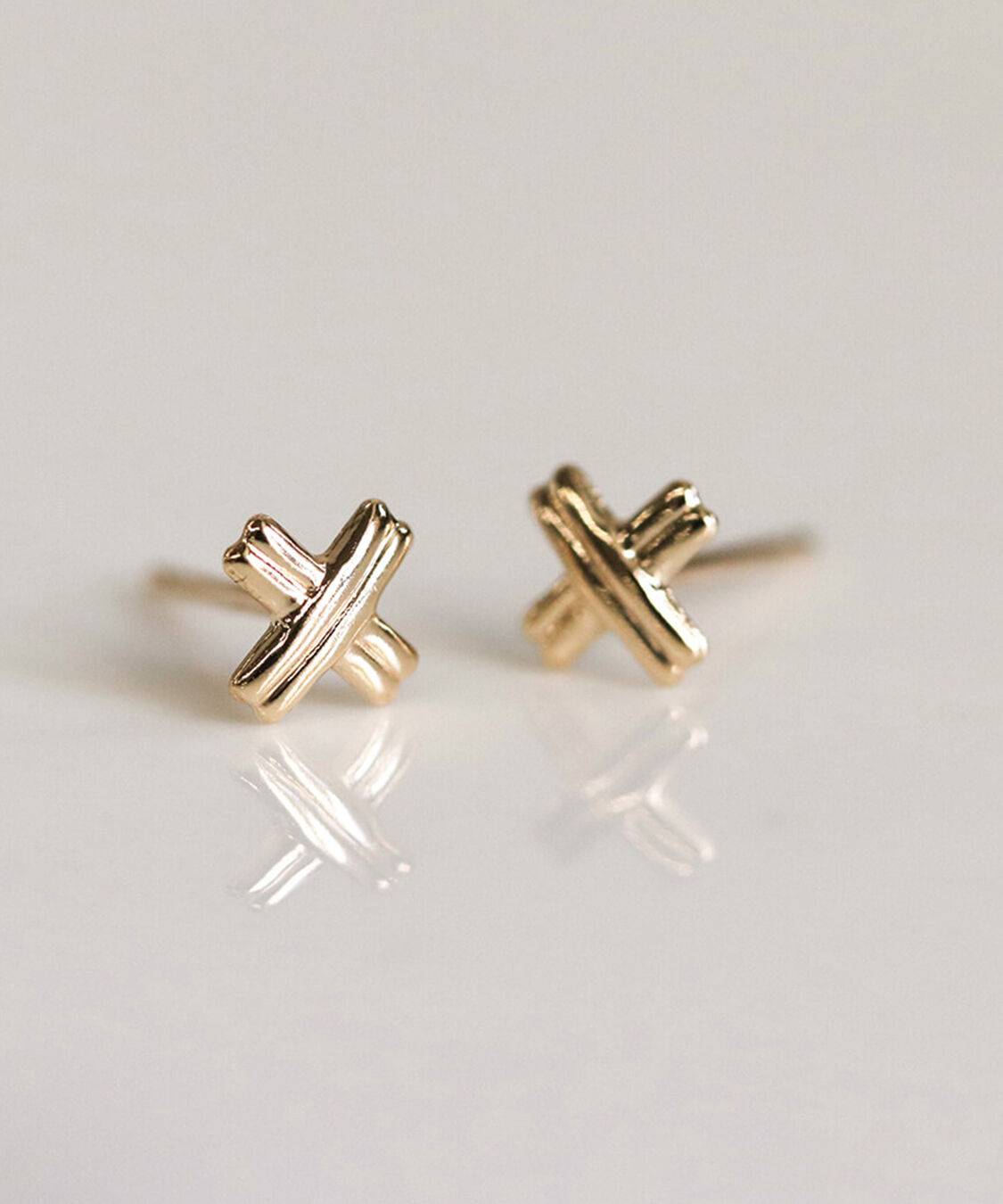  「ゴールド クロス  ピアス | K10YG  〈Web限定〉」|ピアス|