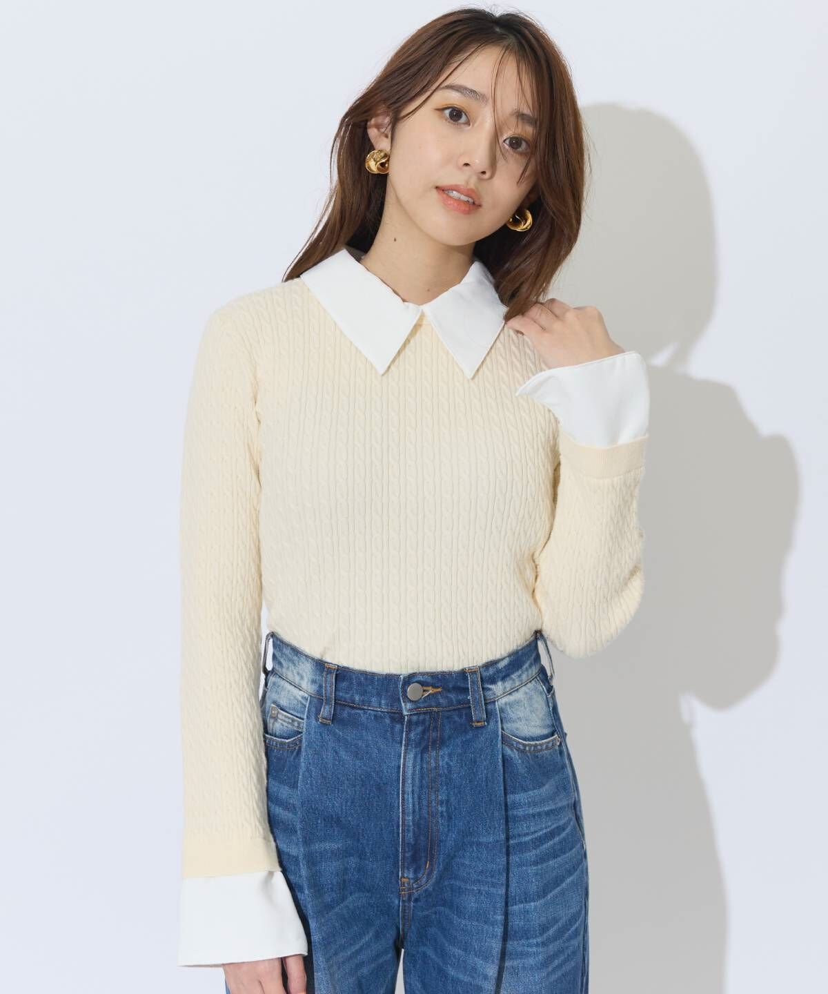 アンドクチュール「シャツレイヤード風ケーブル編みプルオーバー」|ニット・セーター|ベージュ