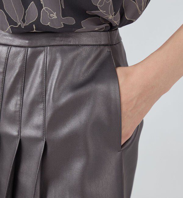 TOMORROWLAND collection「ロイヤルレザーライククロス アシンメトリープリーツスカート」|スカート|