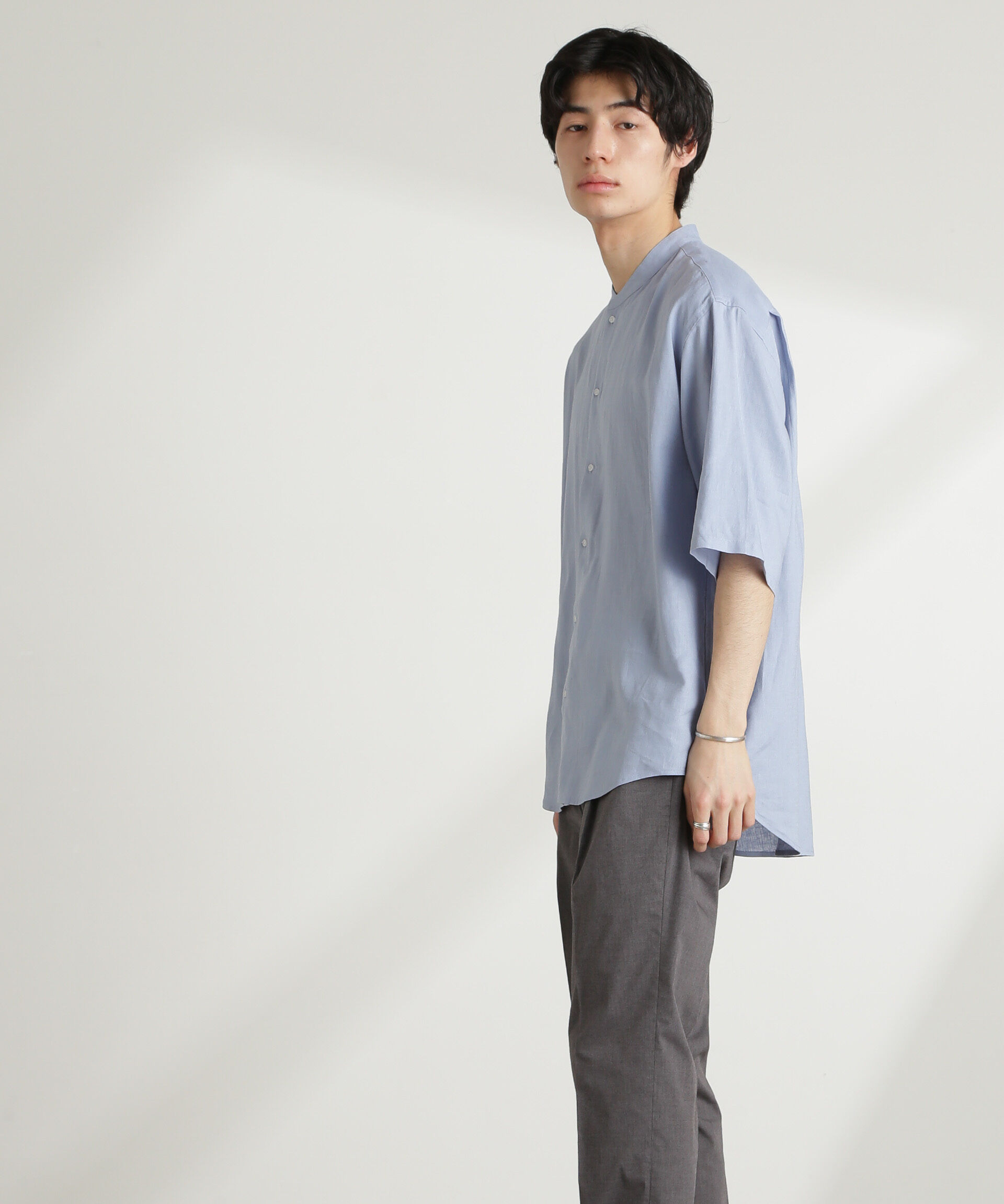 nano･universe「アンチスメルリネン バンドカラーシャツ 半袖」|シャツ・ブラウス|