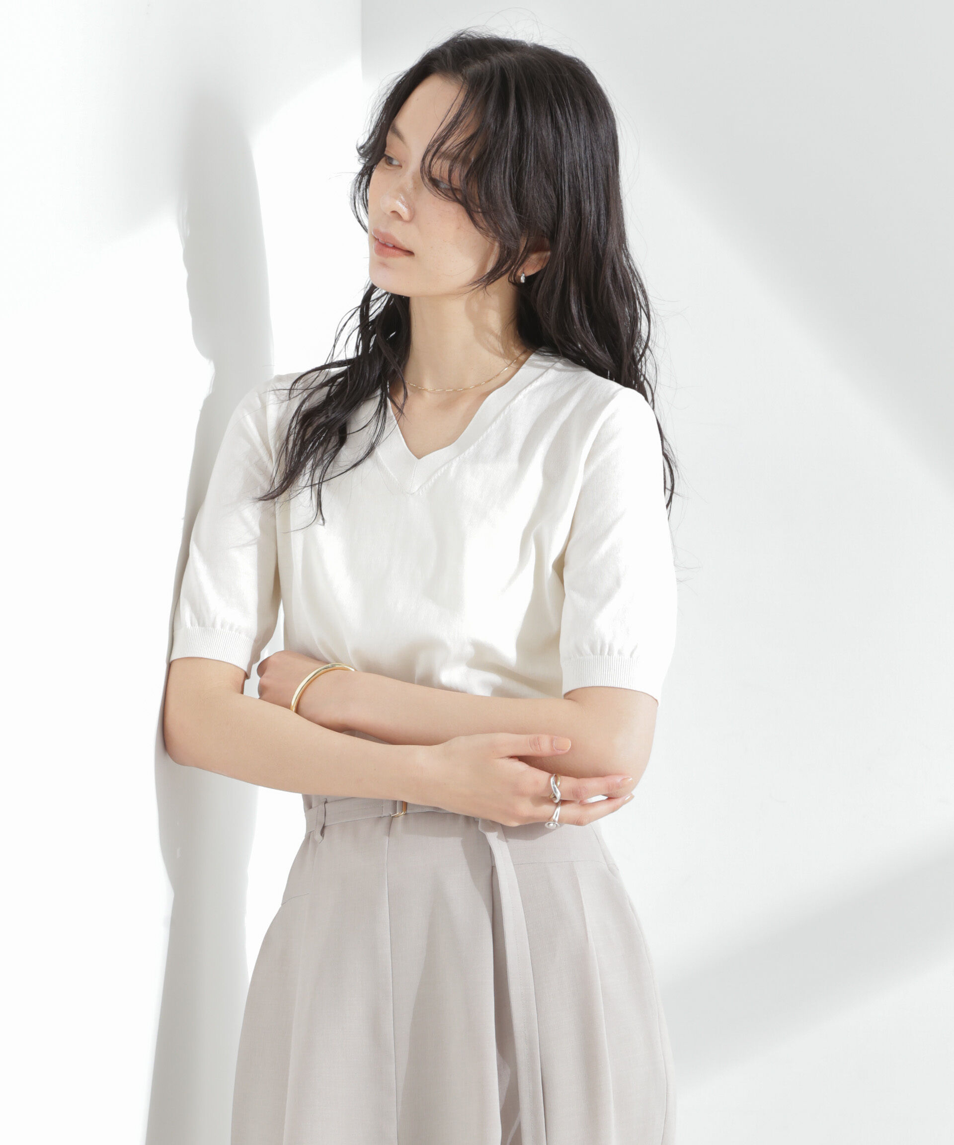 nano･universe「TEKNICO GIZAコットンVネックコンパクトニット」|ニット・セーター|オフホワイト1