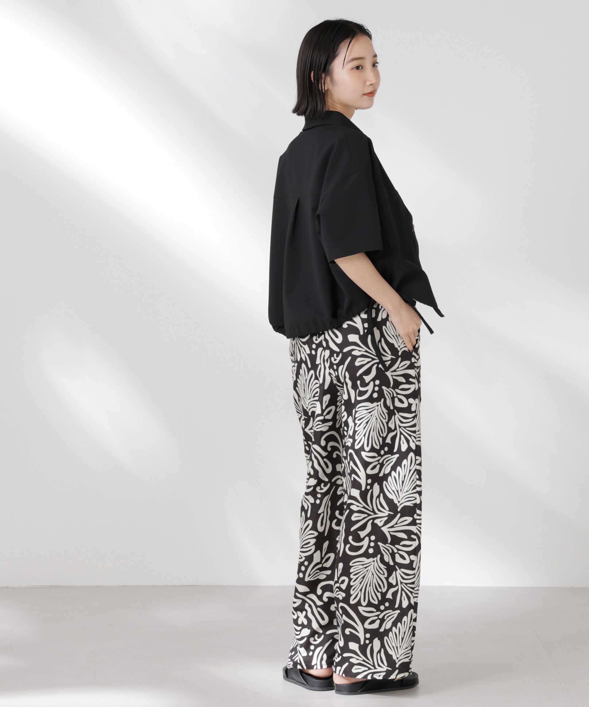 nano･universe「ボタニカルプリントイージーワイドパンツ(セットアップ可)」|チノ|