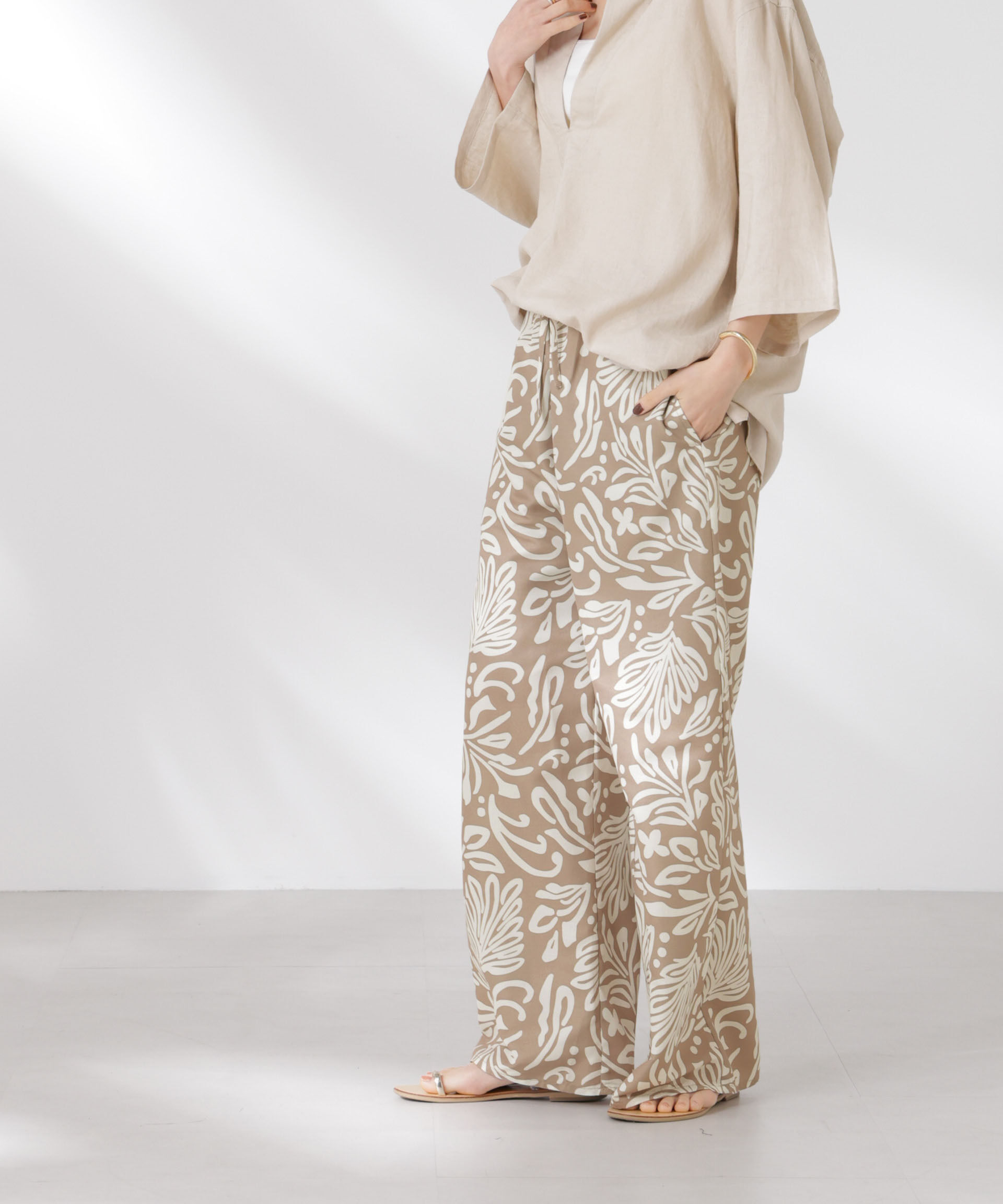 nano･universe「ボタニカルプリントイージーワイドパンツ(セットアップ可)」|チノ|